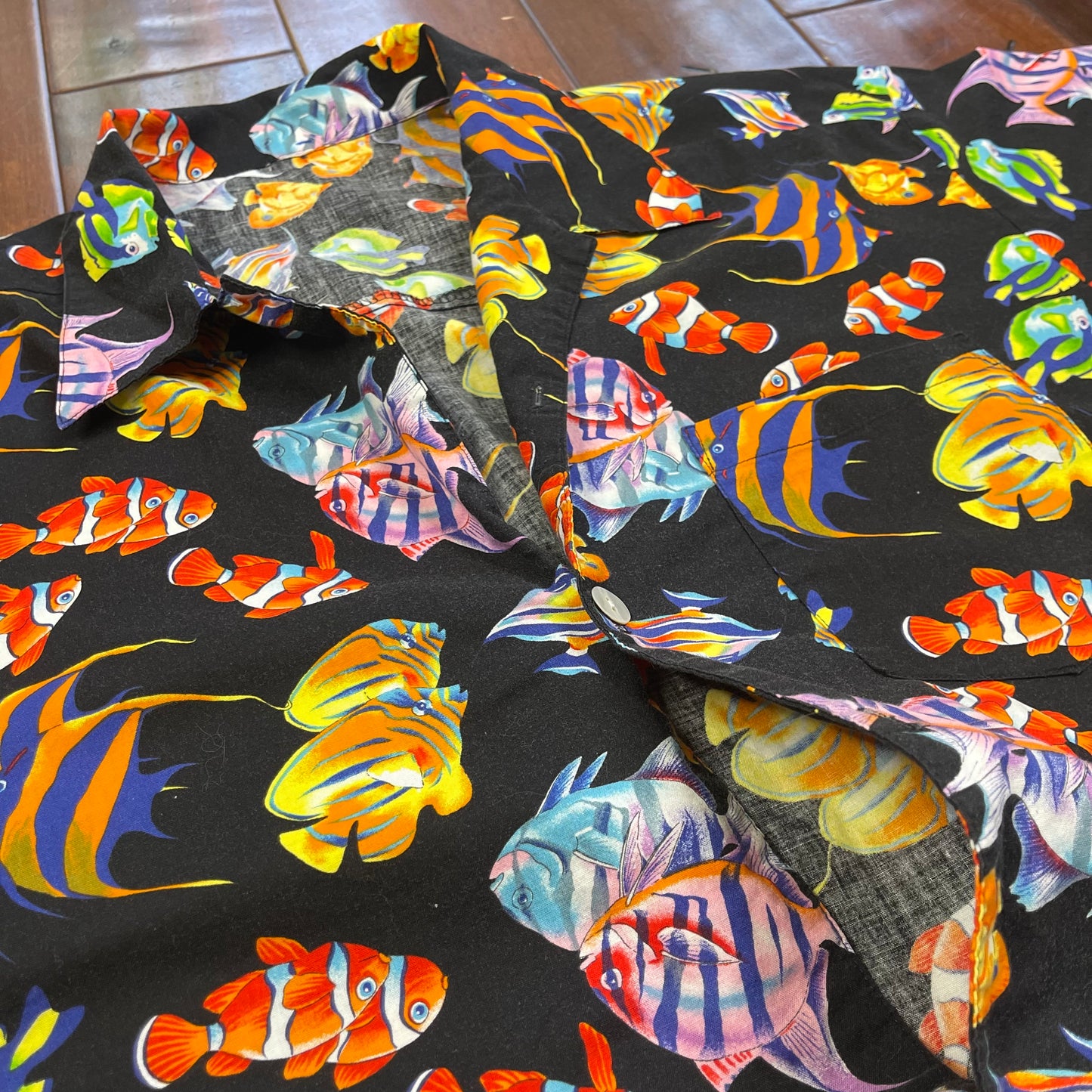 VINTAGE FISHY FISH BUTTON-UP