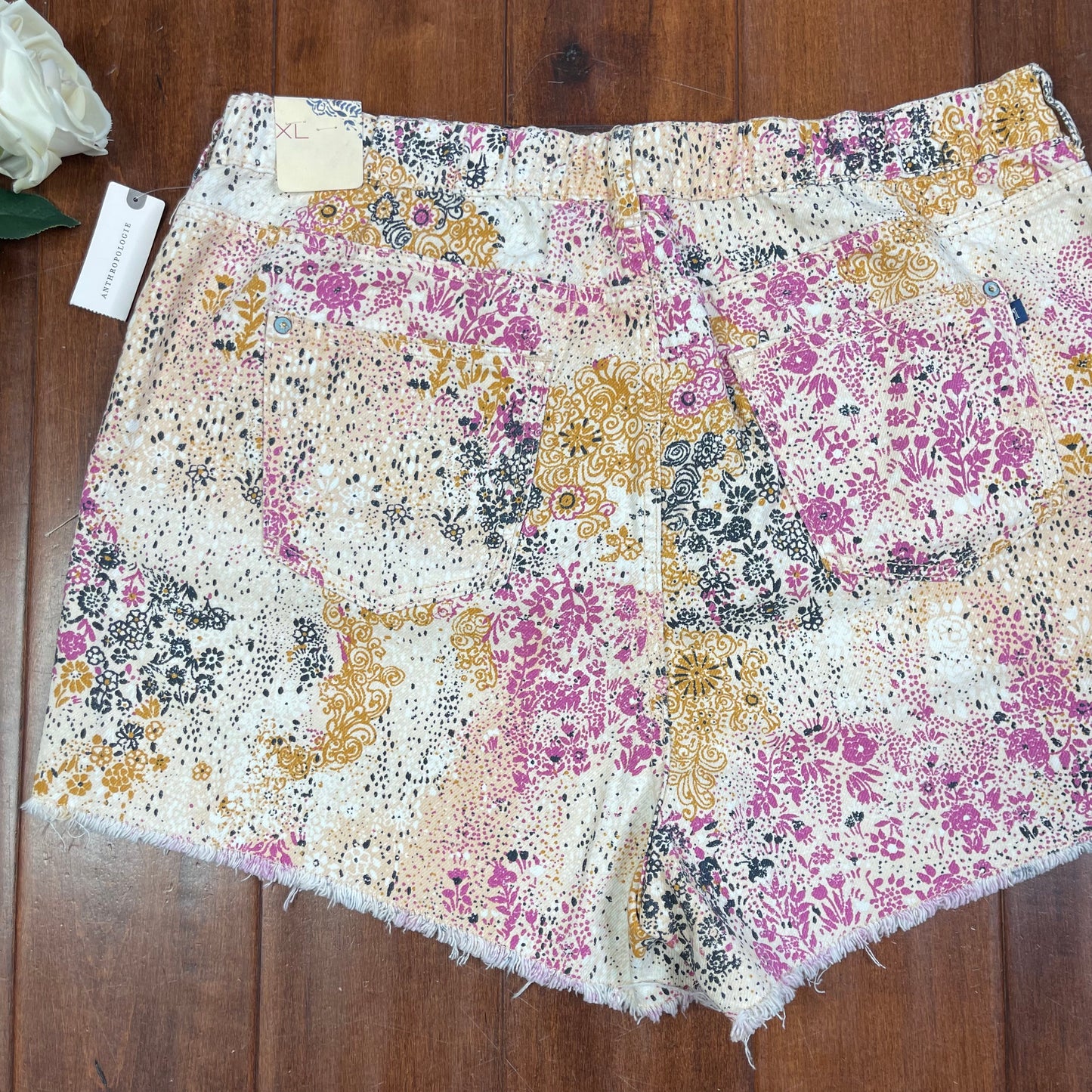 THRIFTED ANTHROPOLOGIE PILCRO FLORAL DENIUM HIGH RISE SCRUNCHIE SHORTS