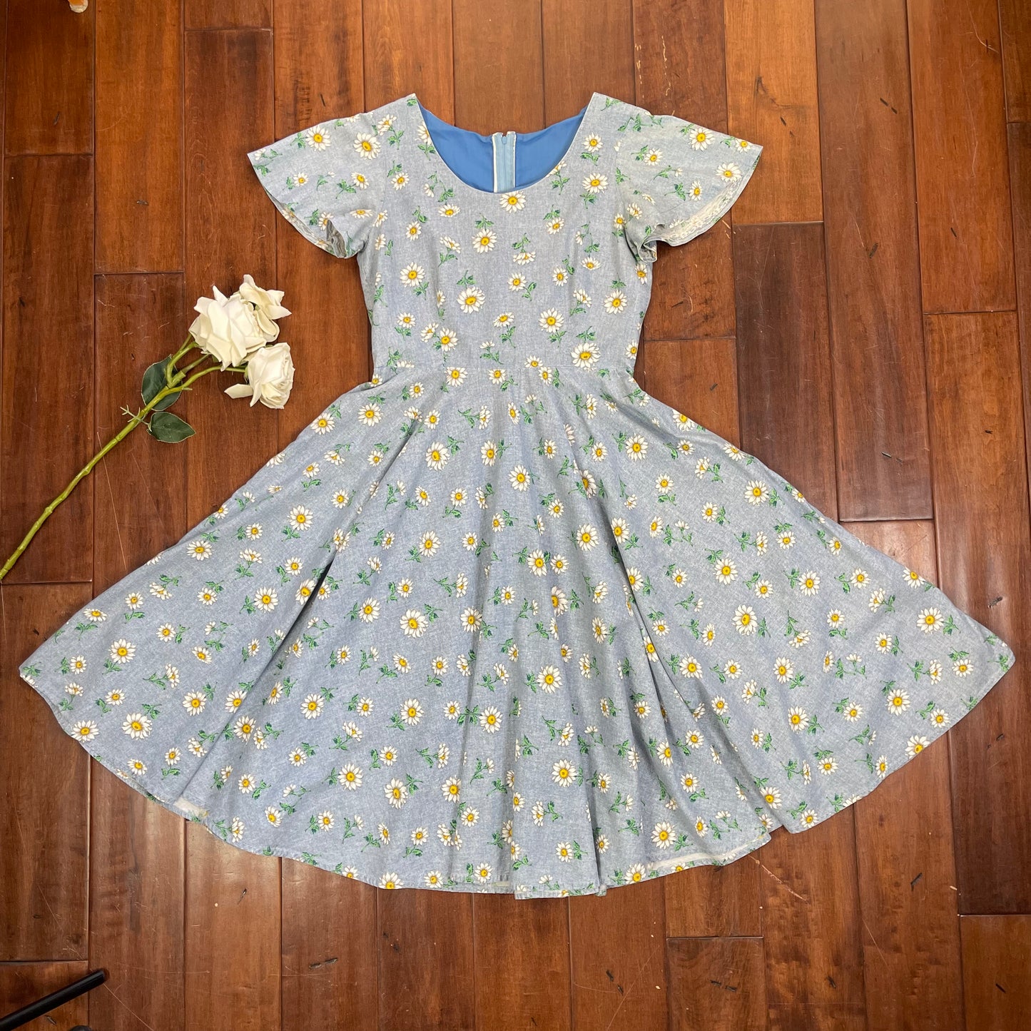 VINTAGE HANDMADE DAISY SWIRL DRESS