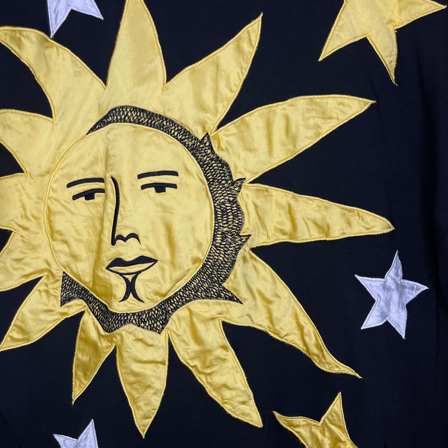 VINTAGE 90’S SUN & STARS EMBROIDERED T-SHIRT