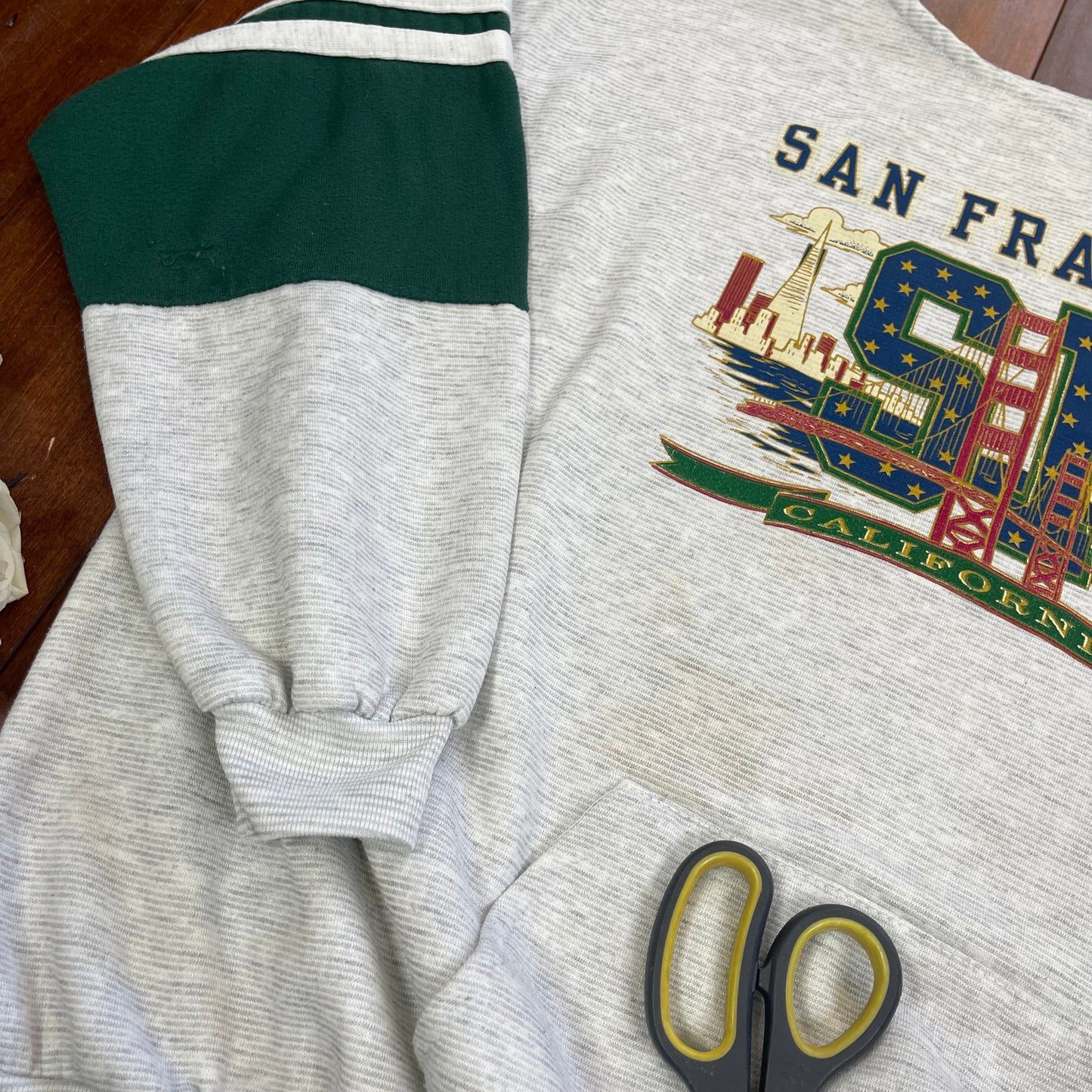 VINTAGE “SAN FRANCISCO CALIFORNIA” SCOOP NECK SWEATER
