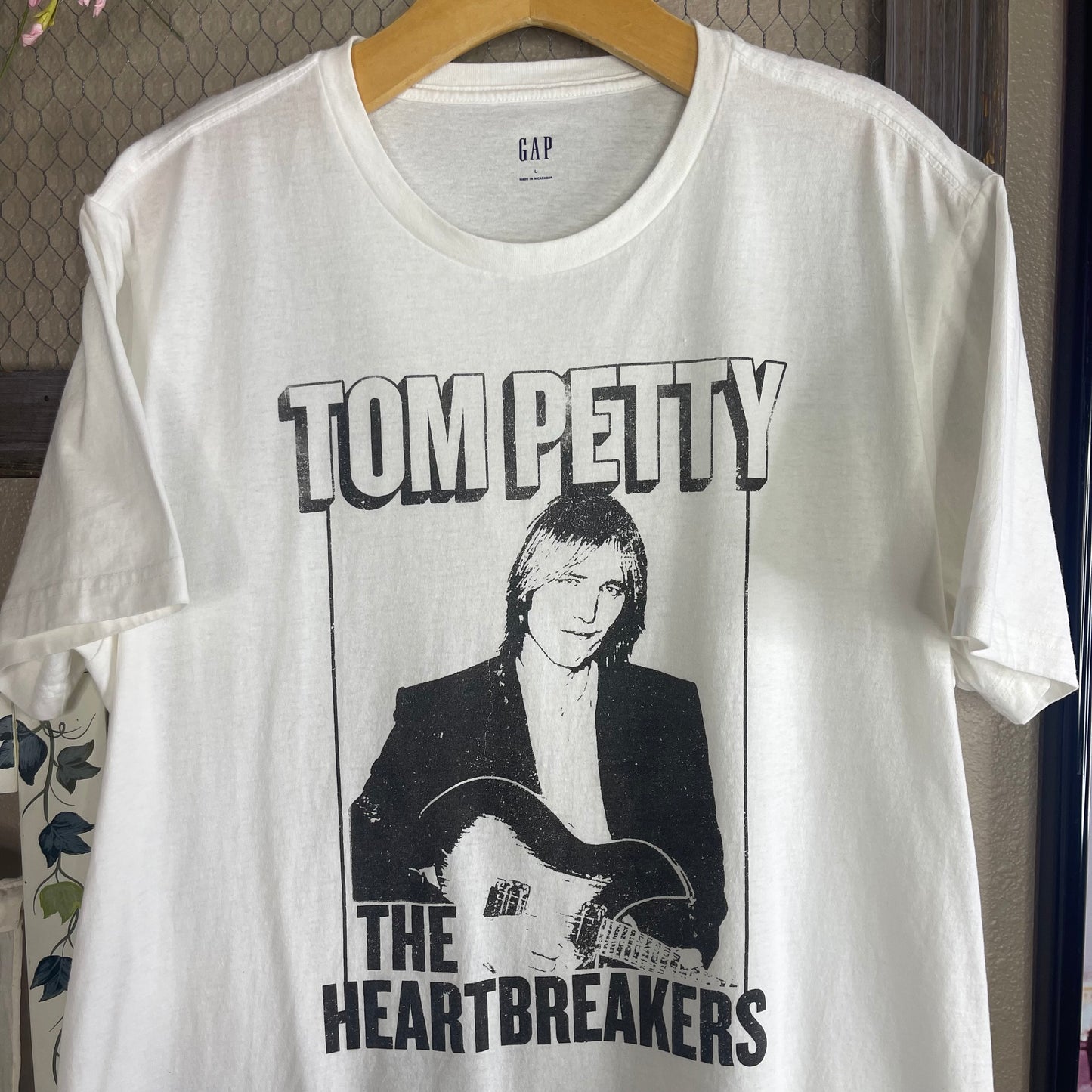 THRIFTED “TOM PETTY THE HEARTBREAKERS” T-SHIRT