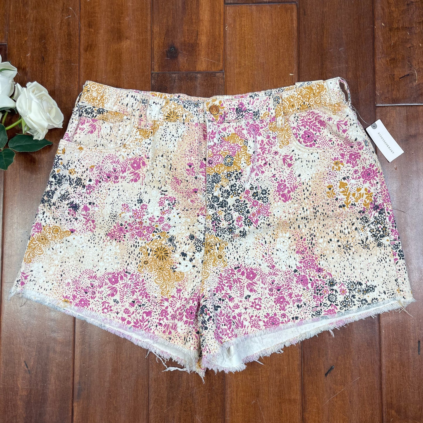 THRIFTED ANTHROPOLOGIE PILCRO FLORAL DENIUM HIGH RISE SCRUNCHIE SHORTS