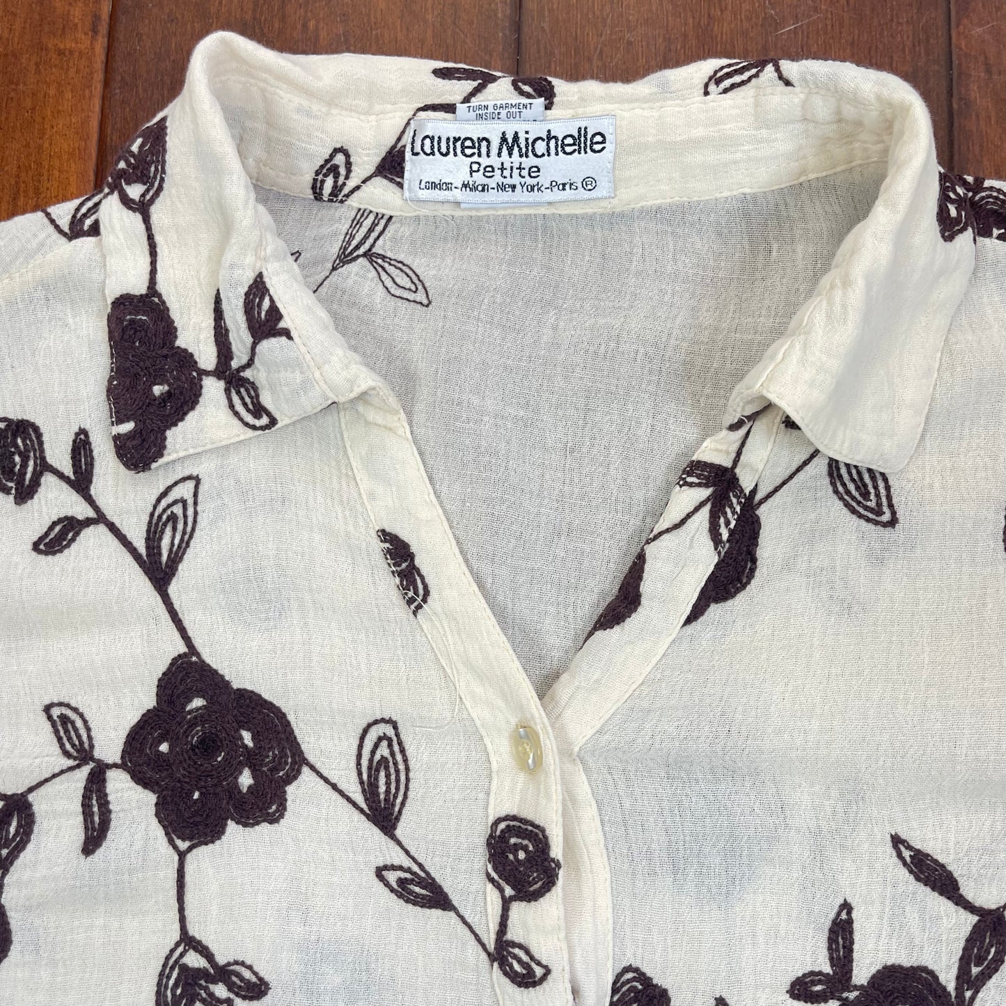 VINTAGE Y2K LAUREN MICHELLE EMBROIDERED FLORAL BUTTON-UP