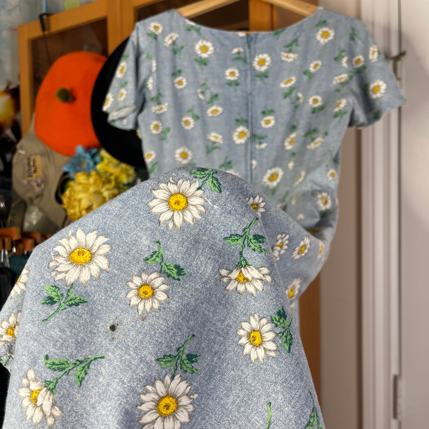 VINTAGE HANDMADE DAISY SWIRL DRESS