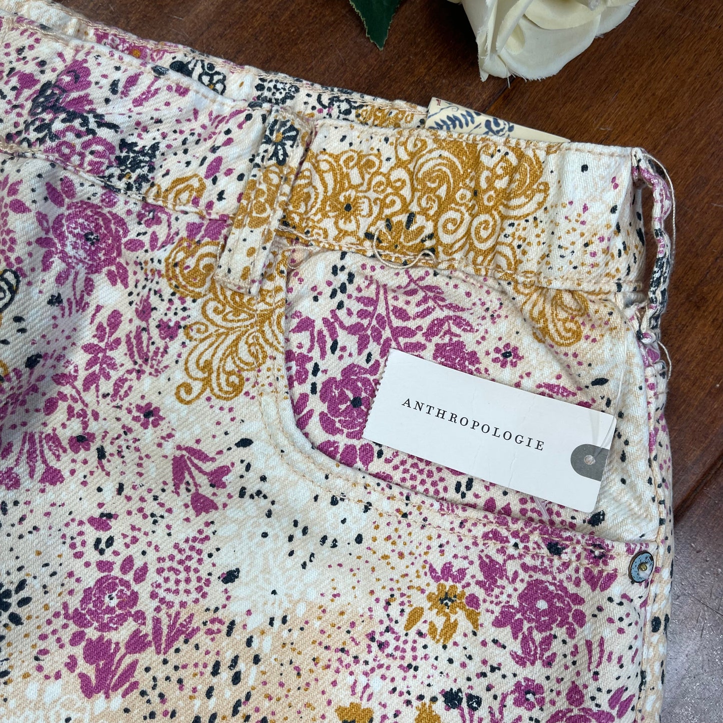THRIFTED ANTHROPOLOGIE PILCRO FLORAL DENIUM HIGH RISE SCRUNCHIE SHORTS