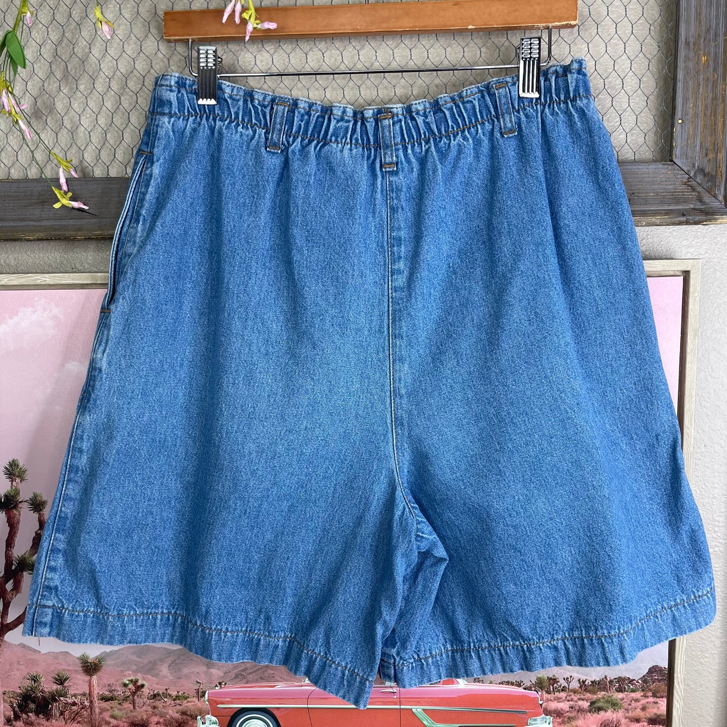 VINTAGE 90’S COMFY SCRUNCHY HIGH-WAISTED JEAN SHORTS