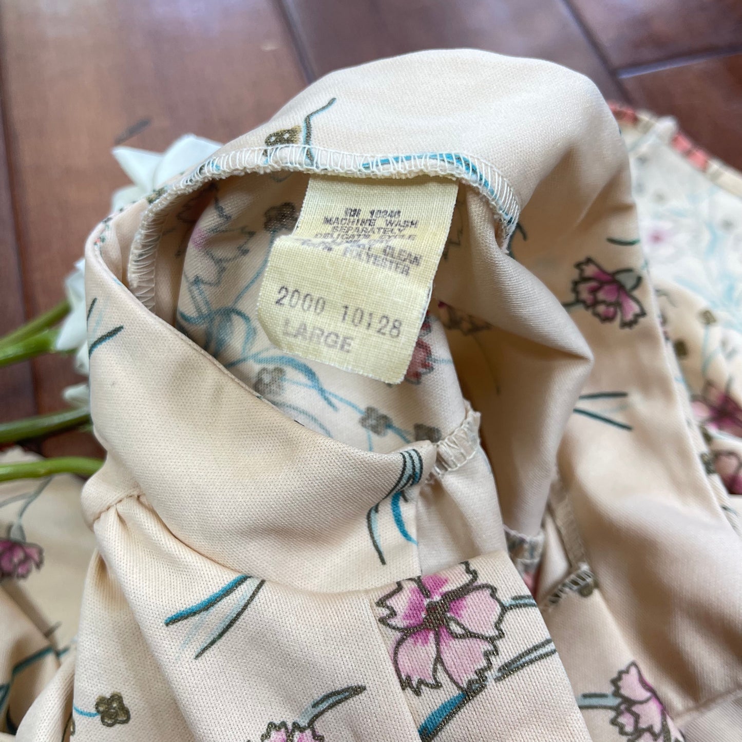 VINTAGE 70’S FLORAL BUTTERFLY GARDEN TOP