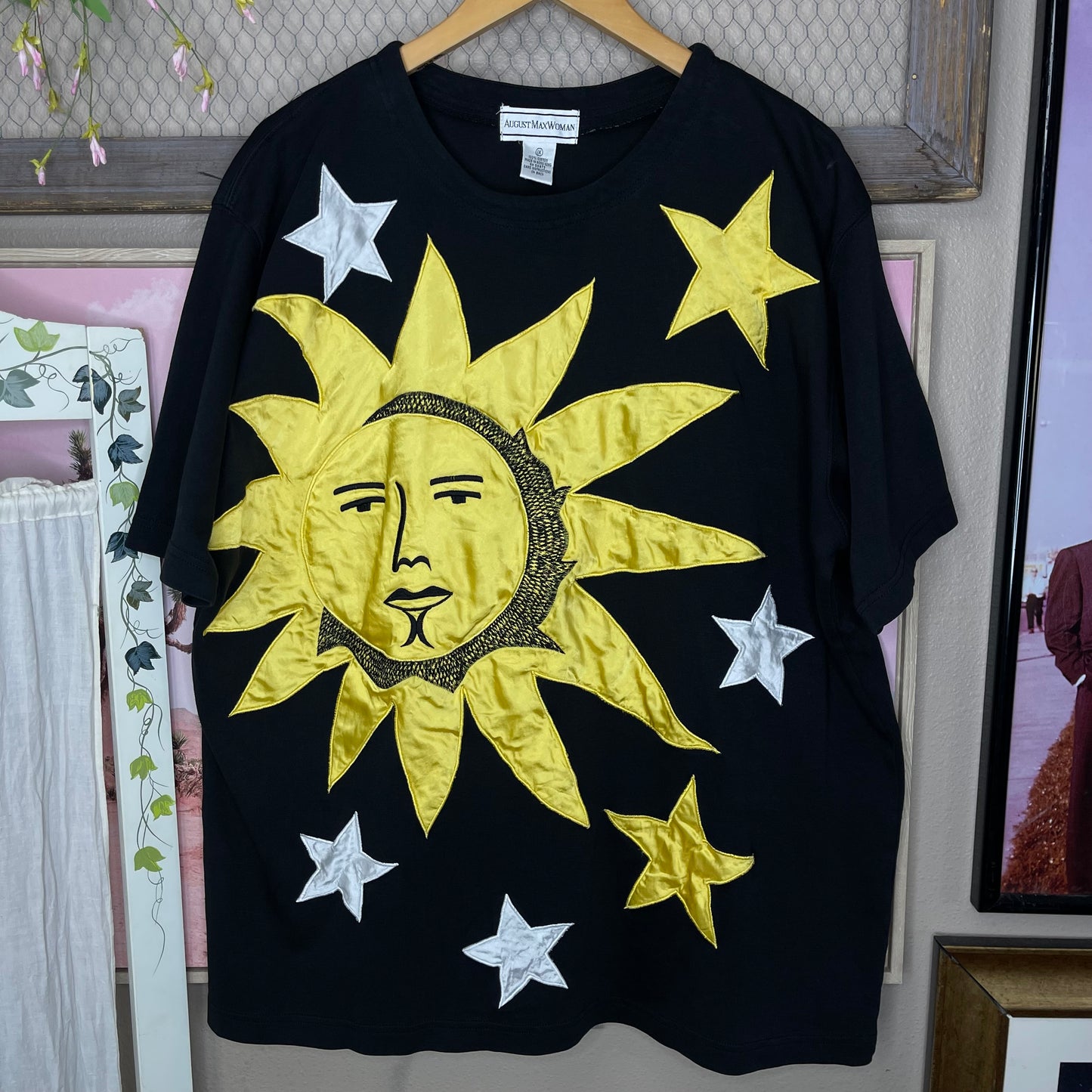 VINTAGE 90’S SUN & STARS EMBROIDERED T-SHIRT
