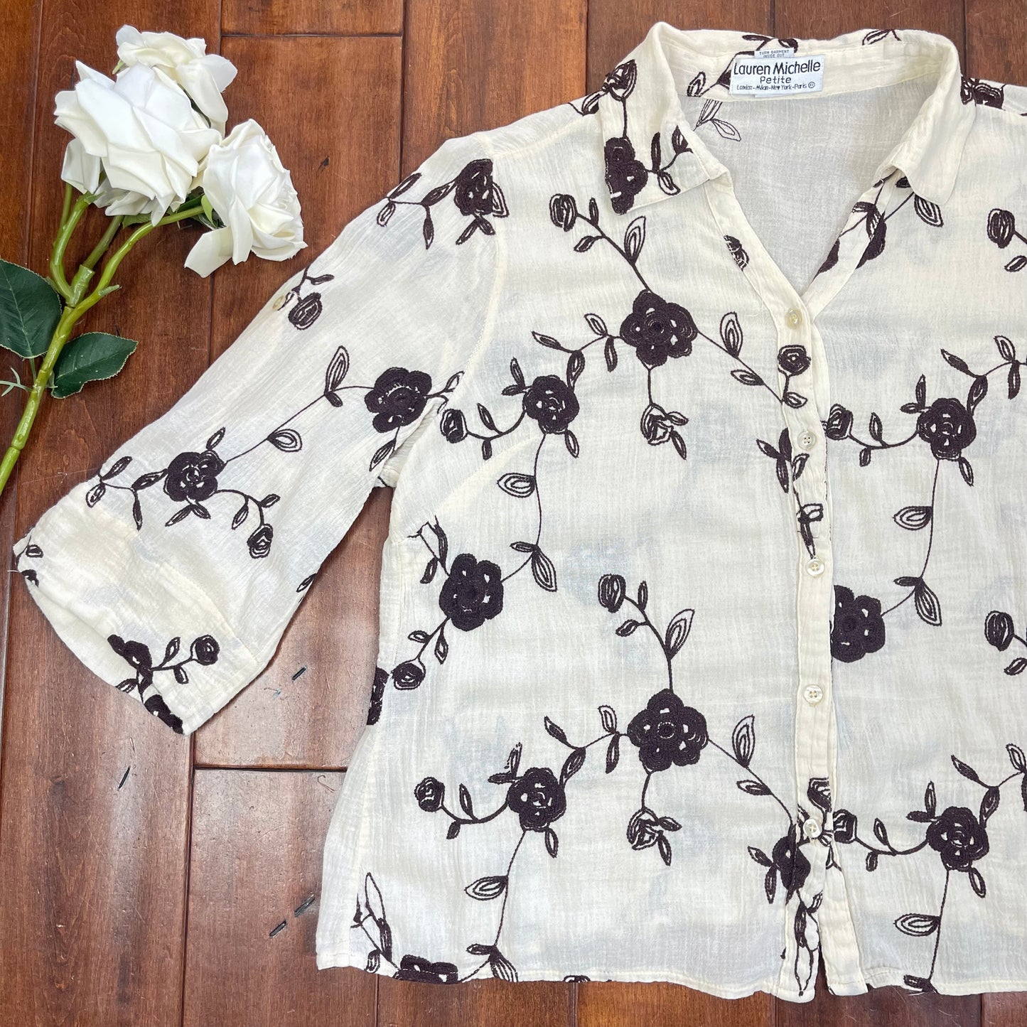 VINTAGE Y2K LAUREN MICHELLE EMBROIDERED FLORAL BUTTON-UP