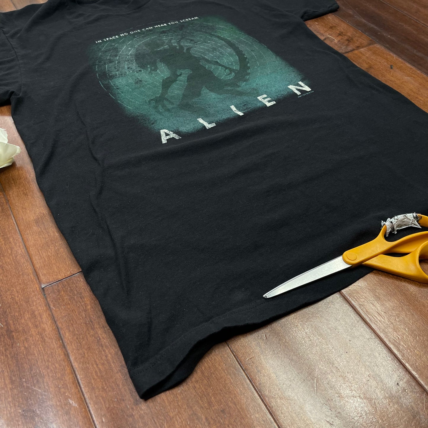 THRIFTED 2014 ALIEN “IN SPACE NO ONE CAN HEAR YOU SCREAM” T-SHIRT