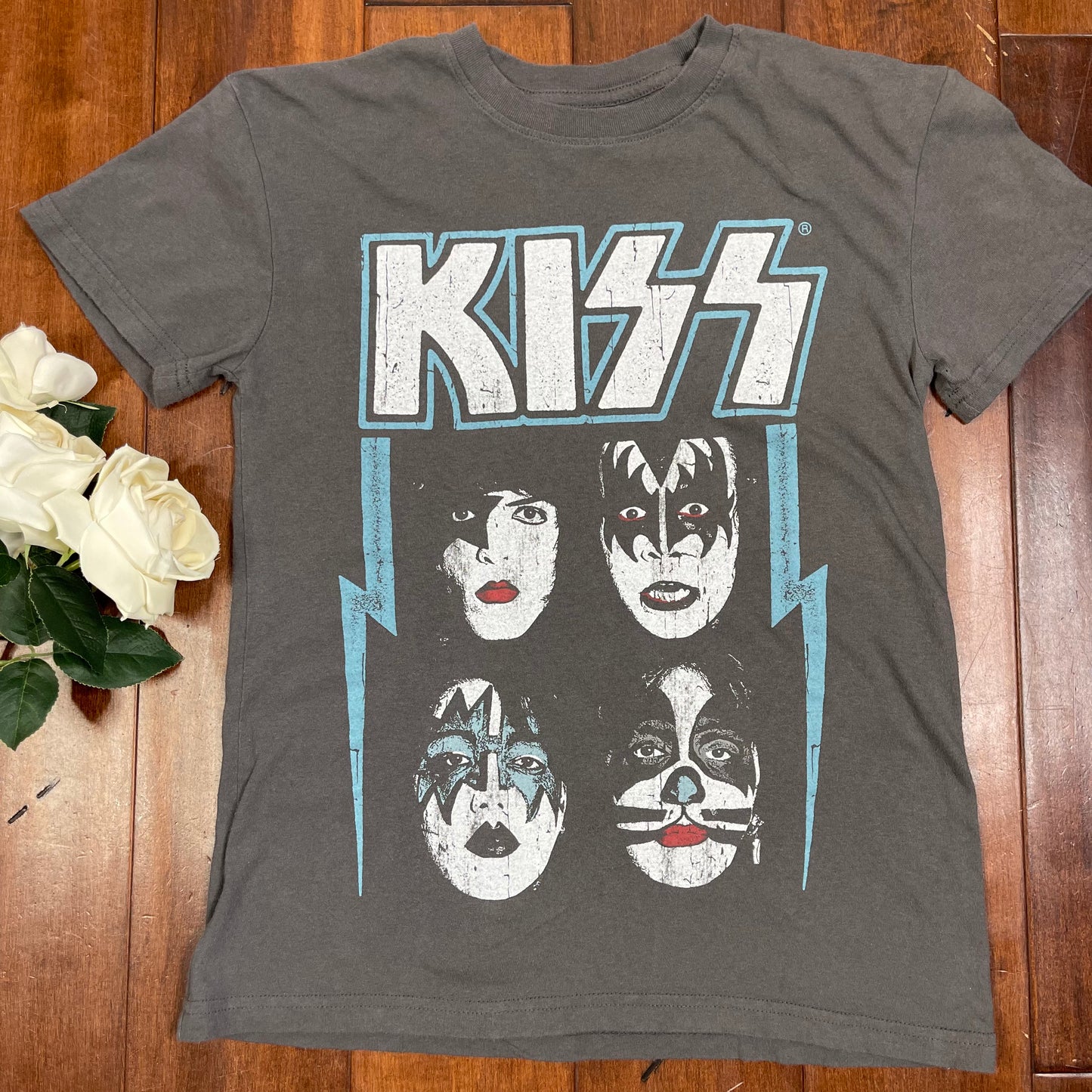 THRIFTED KISS TEE