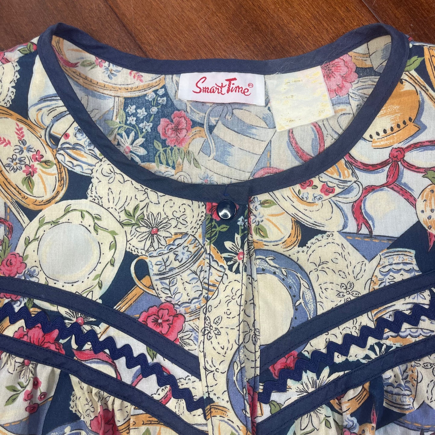 VINTAGE TEA TIME HOUSE DRESS