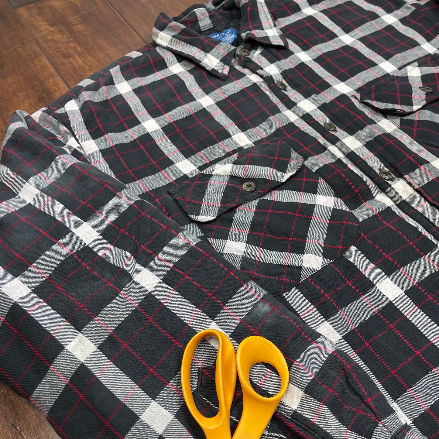 VINTAGE FLANNEL BUTTON-UP