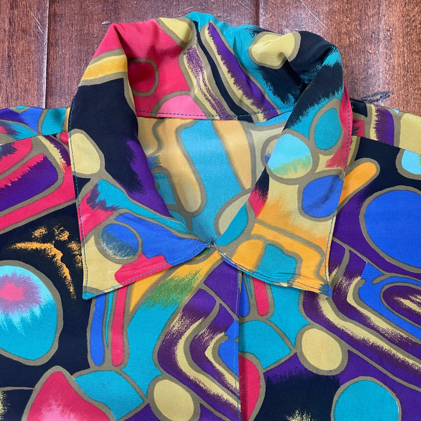 VINTAGE ABSTRACT COLORFUL BUTTON-UP
