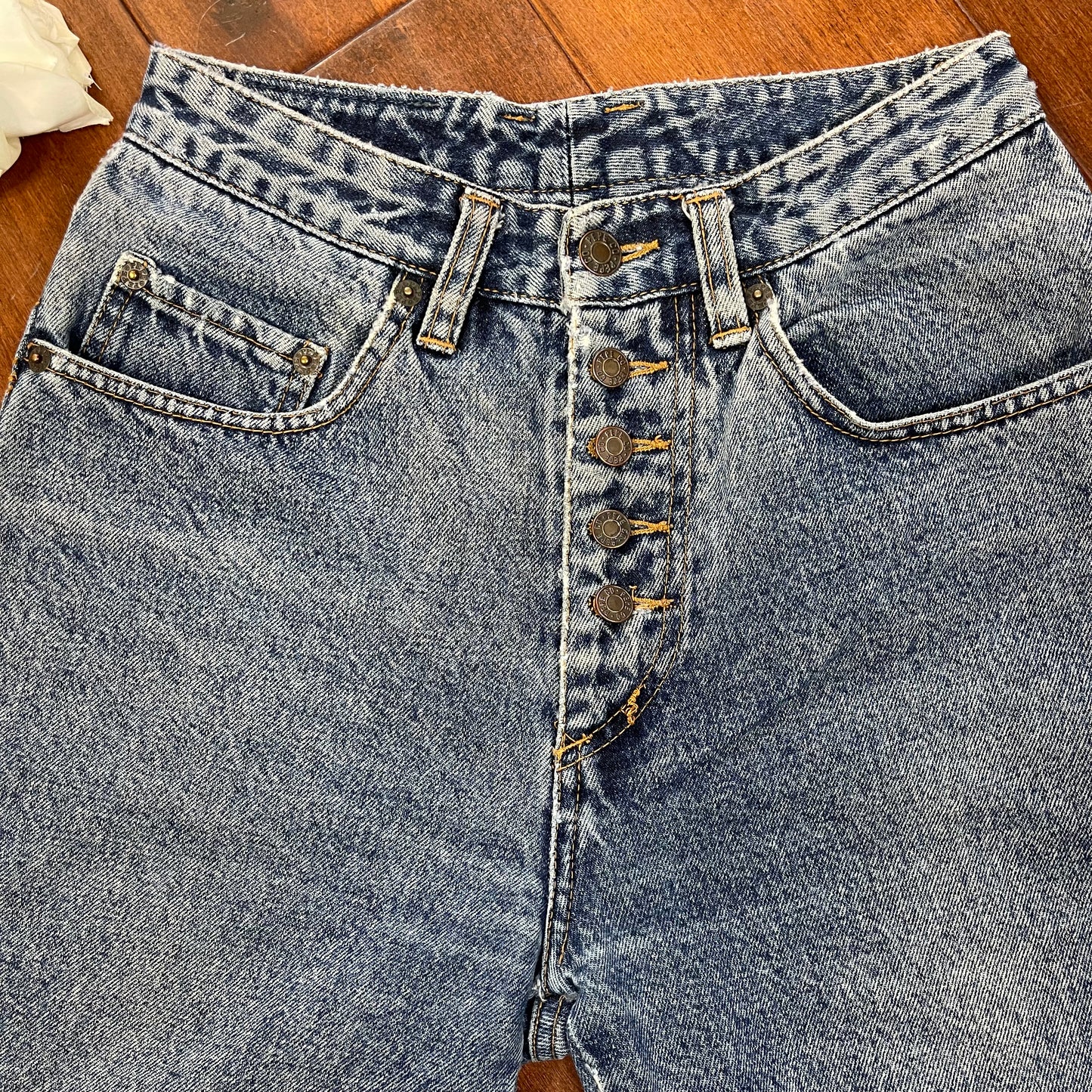 VINTAGE 80’S HIGH-WAISTED JEANS