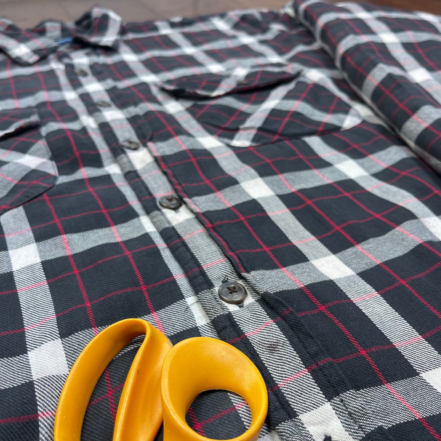 VINTAGE FLANNEL BUTTON-UP