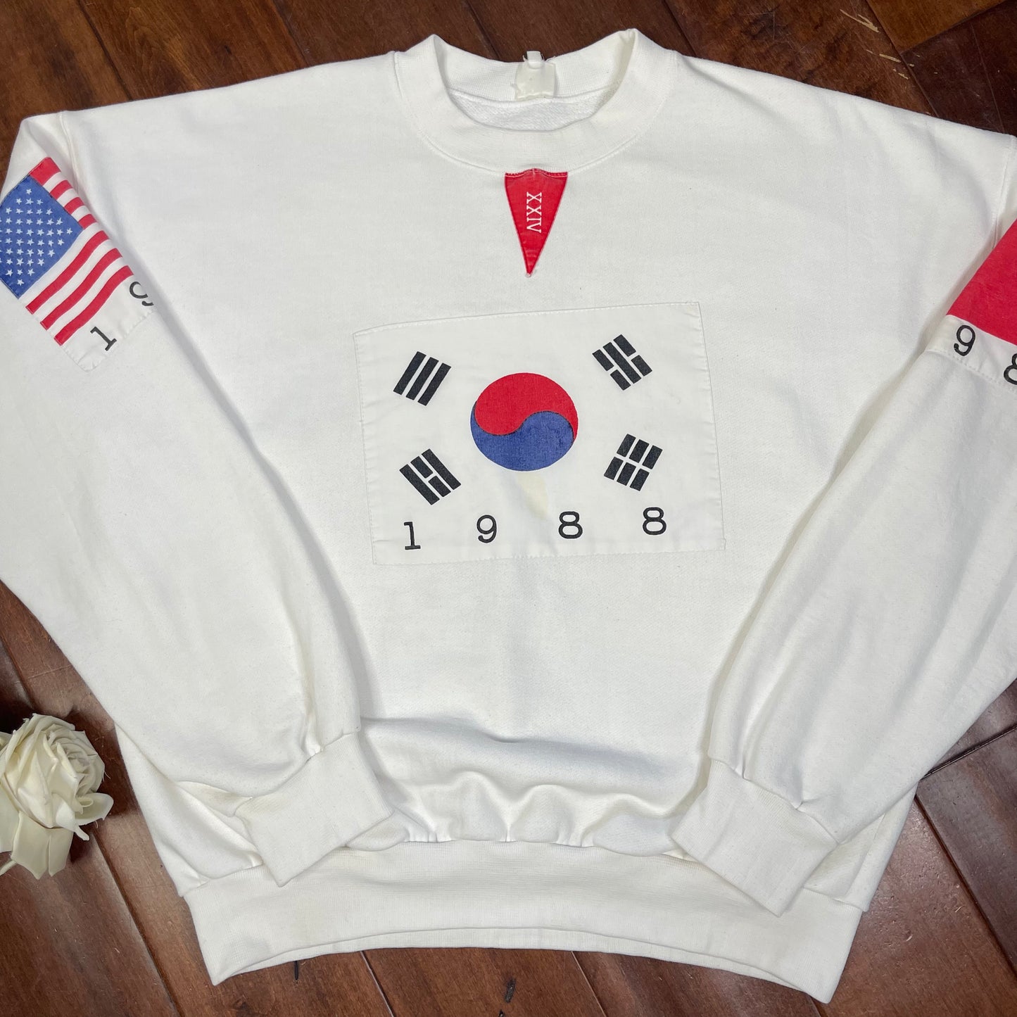 VINTAGE 1988 FLAGS OF THE NATIONS XXIV CREWNECK SWEATER