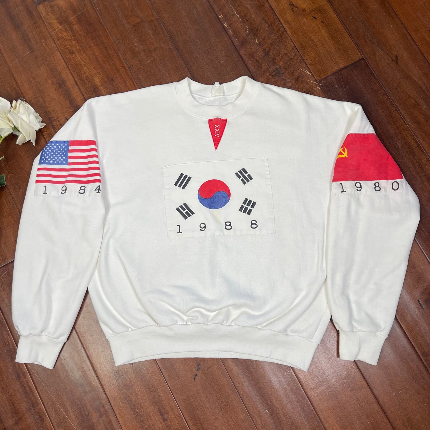 VINTAGE 1988 FLAGS OF THE NATIONS XXIV CREWNECK SWEATER