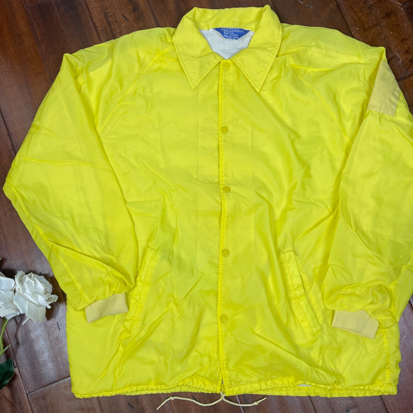 VINTAGE YELLOW BUTTON-UP WINDBREAKER