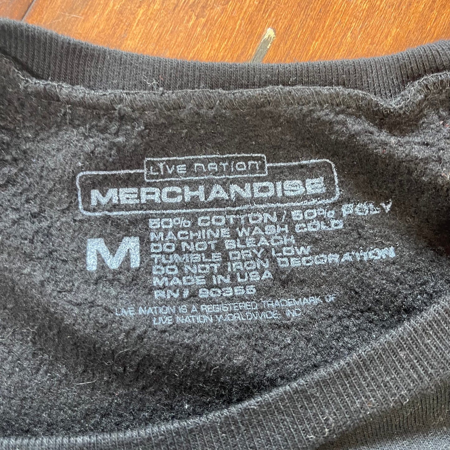 THRIFTED KISS LIGHT SWEATER