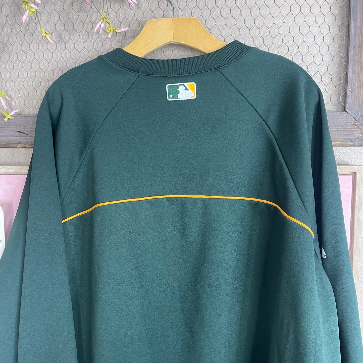 THRIFTED MAJESTIC OAKLAND ATHLETICS PULLOVER CREWNECK