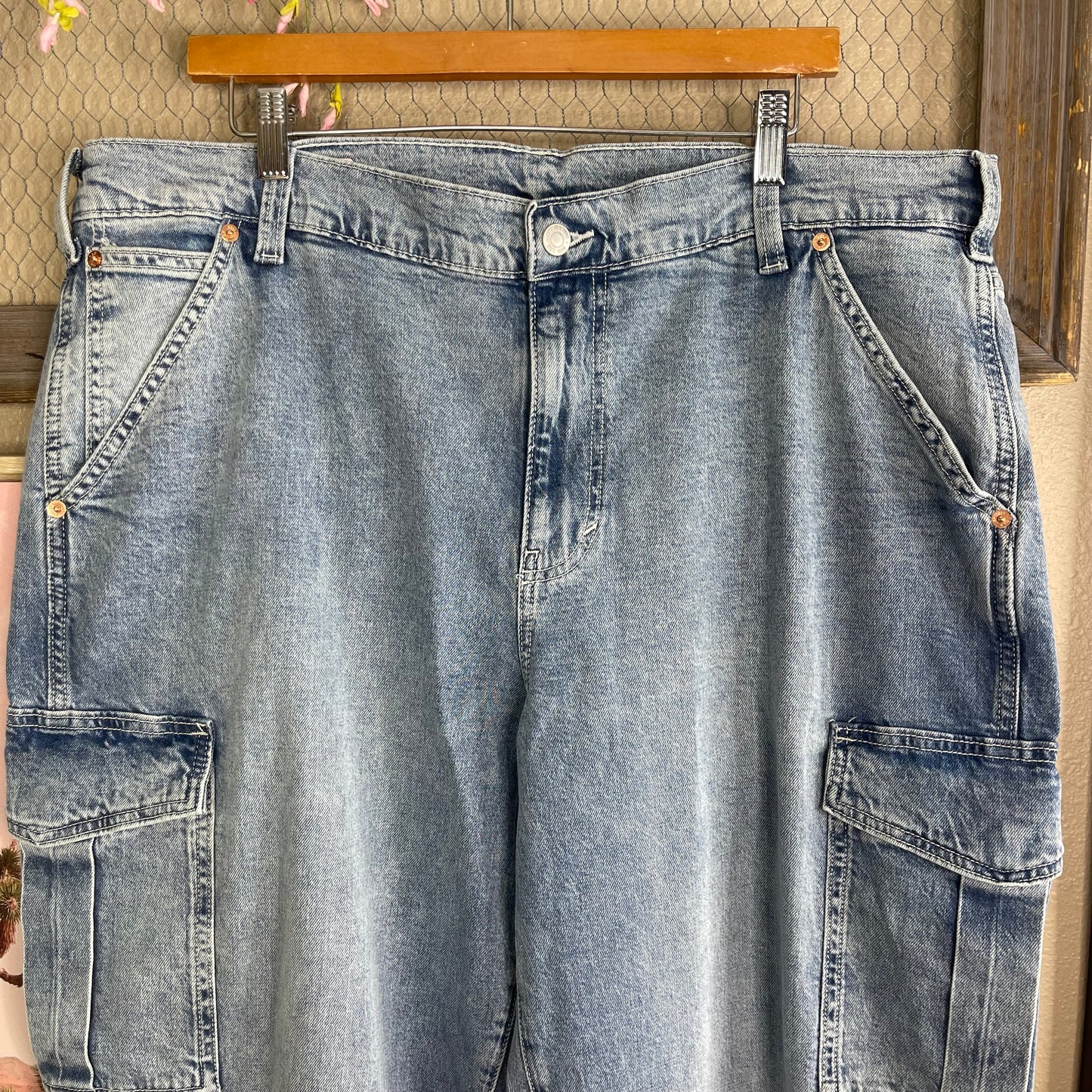 THRIFTED GAP CARGO MID-RISE JEANS