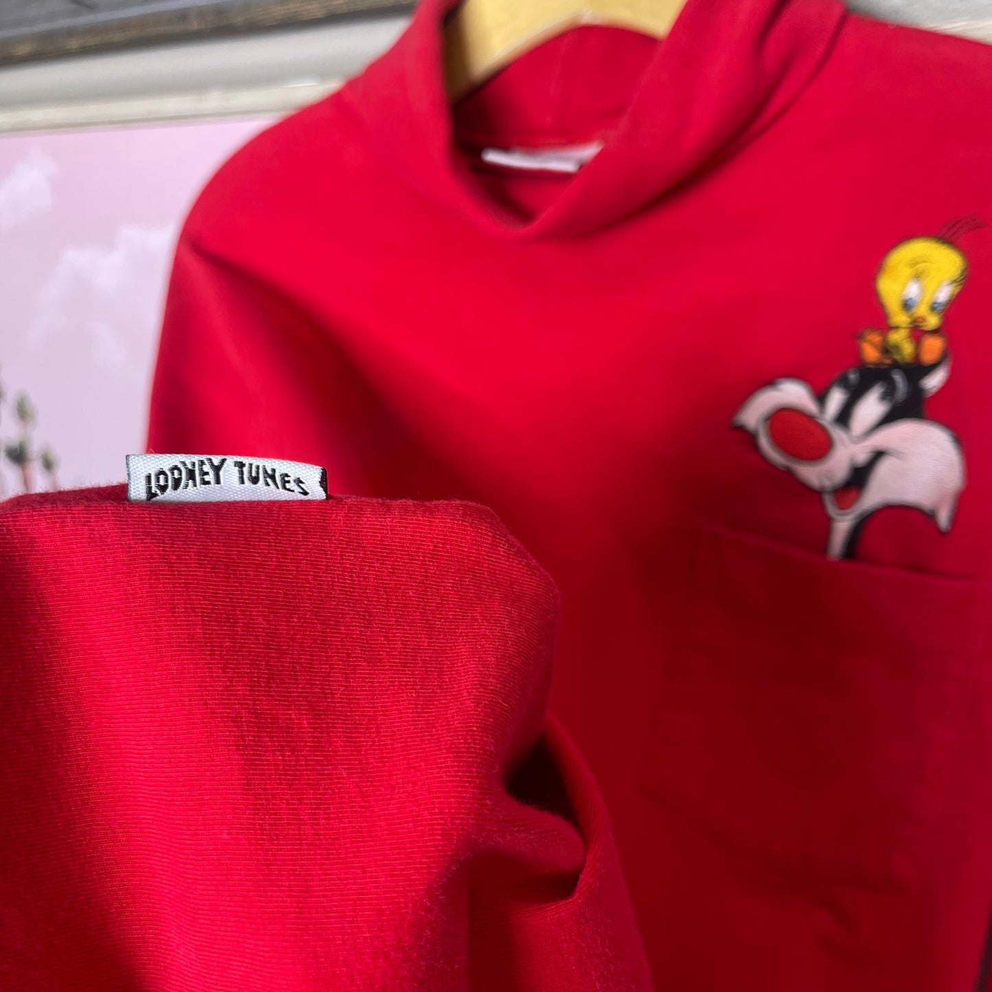 VINTAGE 90’S LOONEY TUNES ACME CLOTHING TURTLENECK