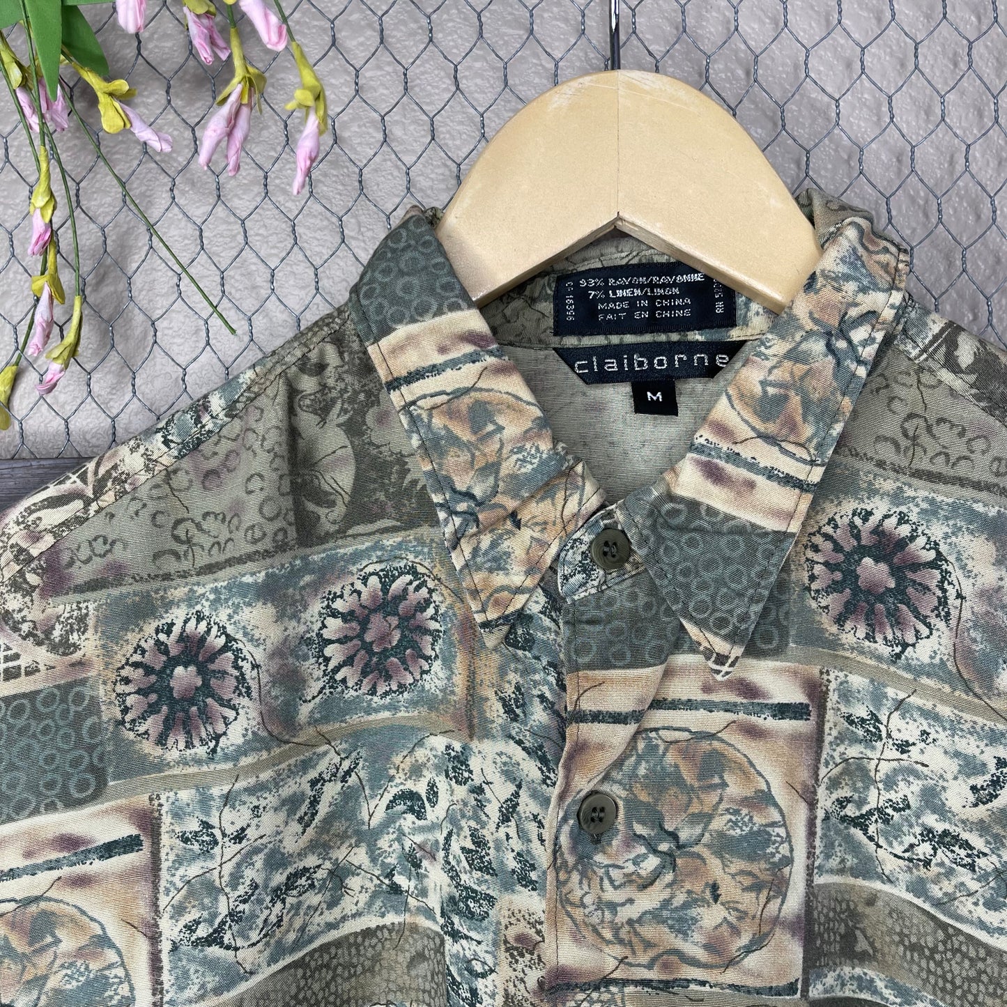 VINTAGE CLAIBORNE BUTTON-UP