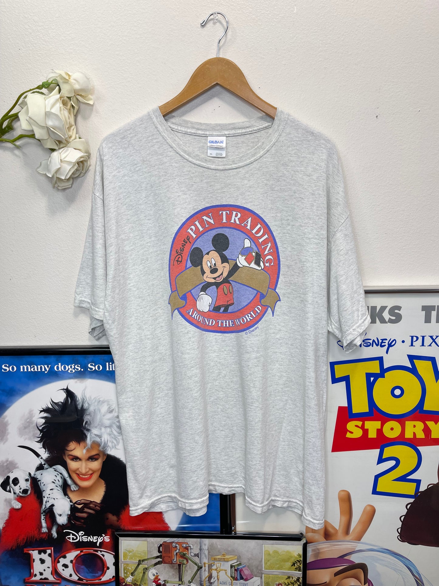 Vintage 90’s Disney Mickey Mouse Pin Trading Around The World T-Shirt