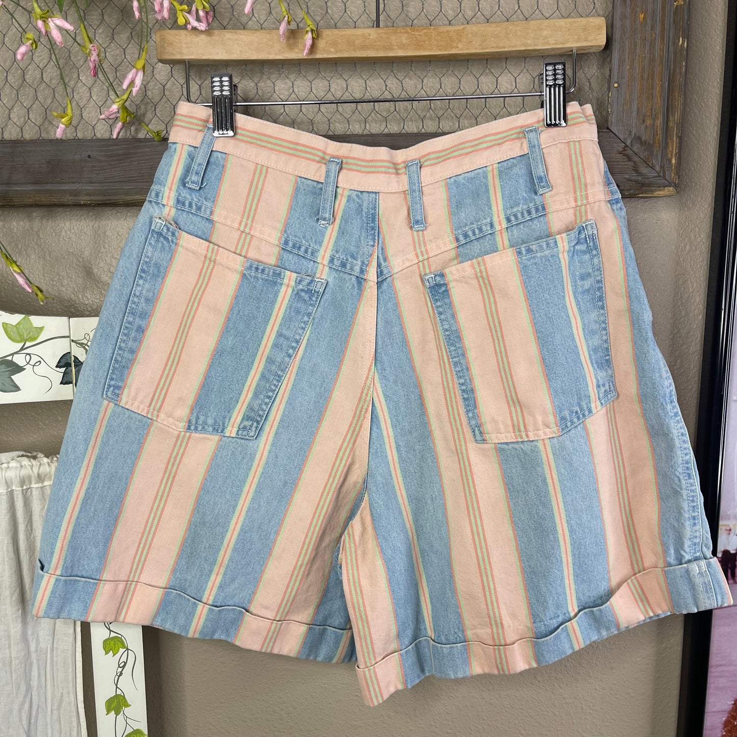 VINTAGE 90’S STRIPED HIGH-WAISTED SHORTS