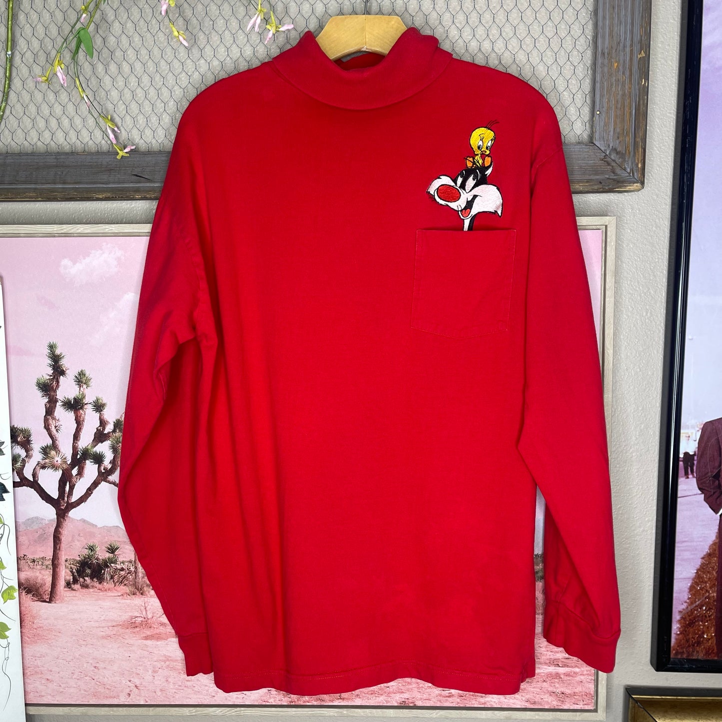 VINTAGE 90’S LOONEY TUNES ACME CLOTHING TURTLENECK