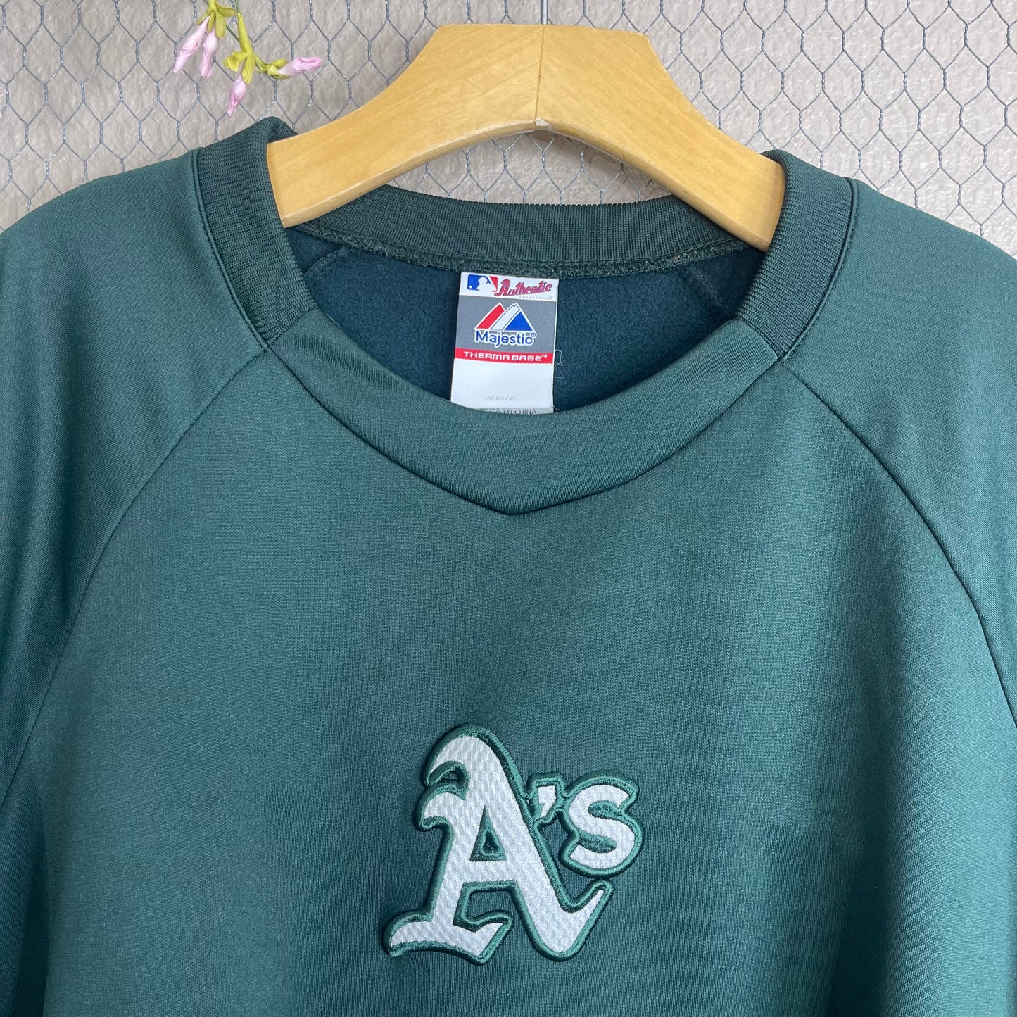 THRIFTED MAJESTIC OAKLAND ATHLETICS PULLOVER CREWNECK