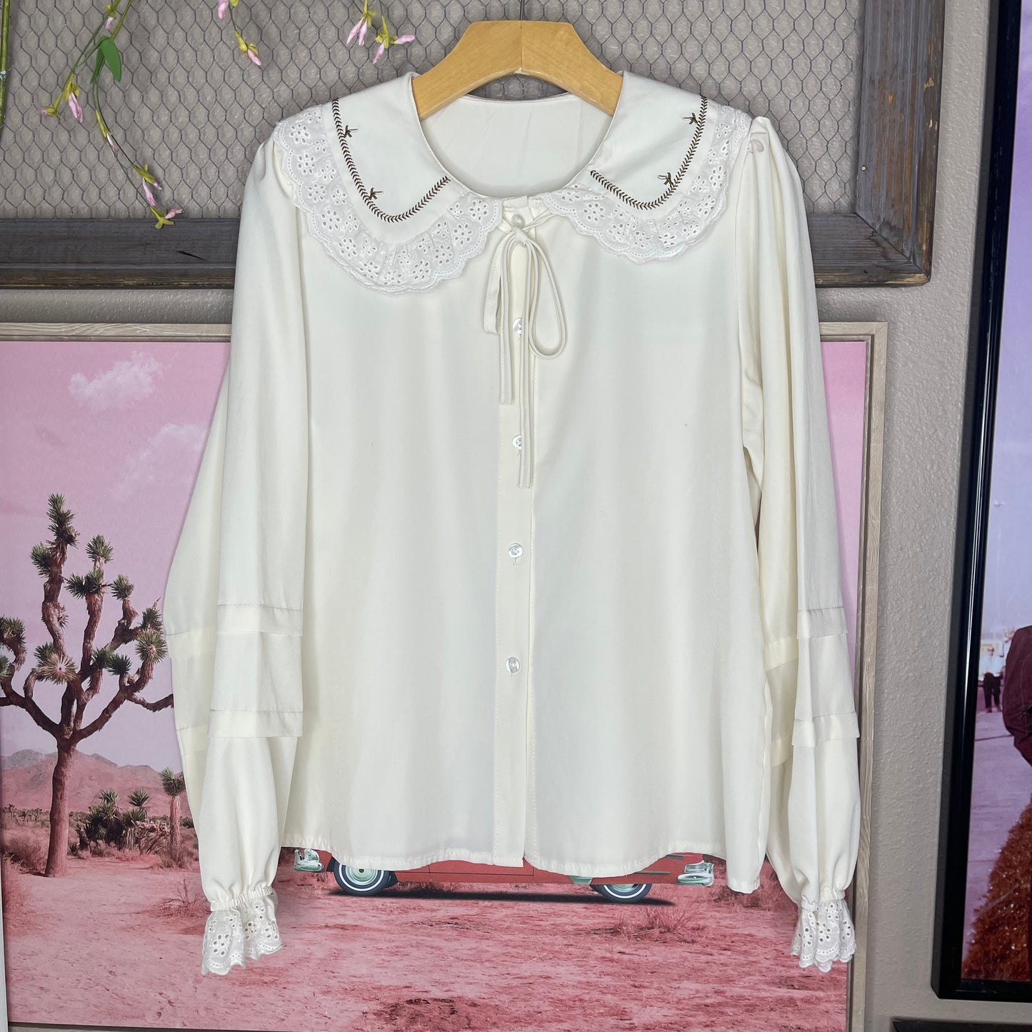 VINTAGE RUFFLED DOLL COLLAR BUTTON-UP