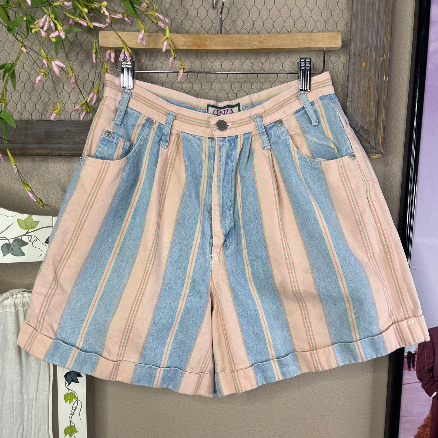 VINTAGE 90’S STRIPED HIGH-WAISTED SHORTS