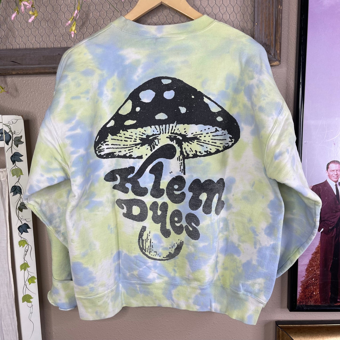 THRIFTED “KLEM DYES” TIE DYE MUSHROOM CREWNECK SWEATER