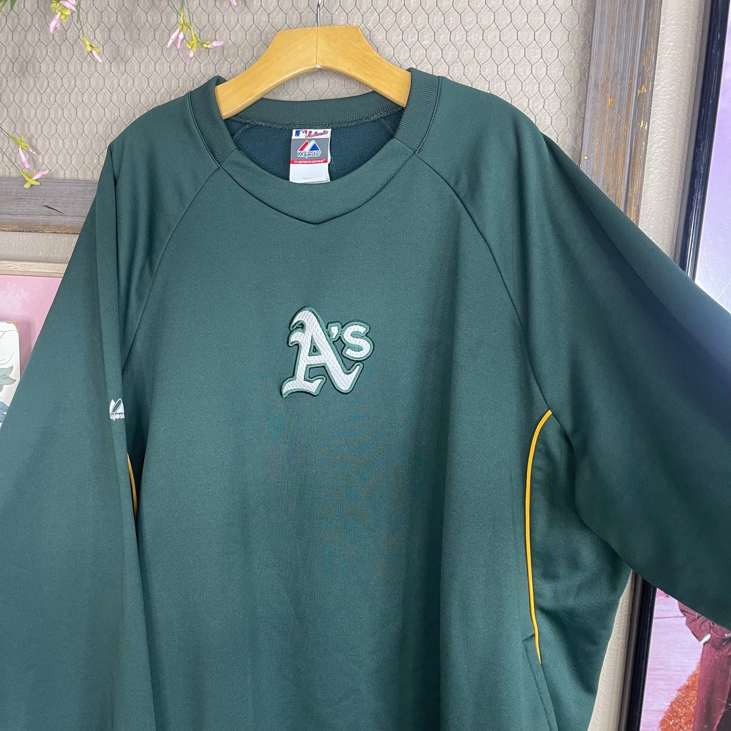 THRIFTED MAJESTIC OAKLAND ATHLETICS PULLOVER CREWNECK