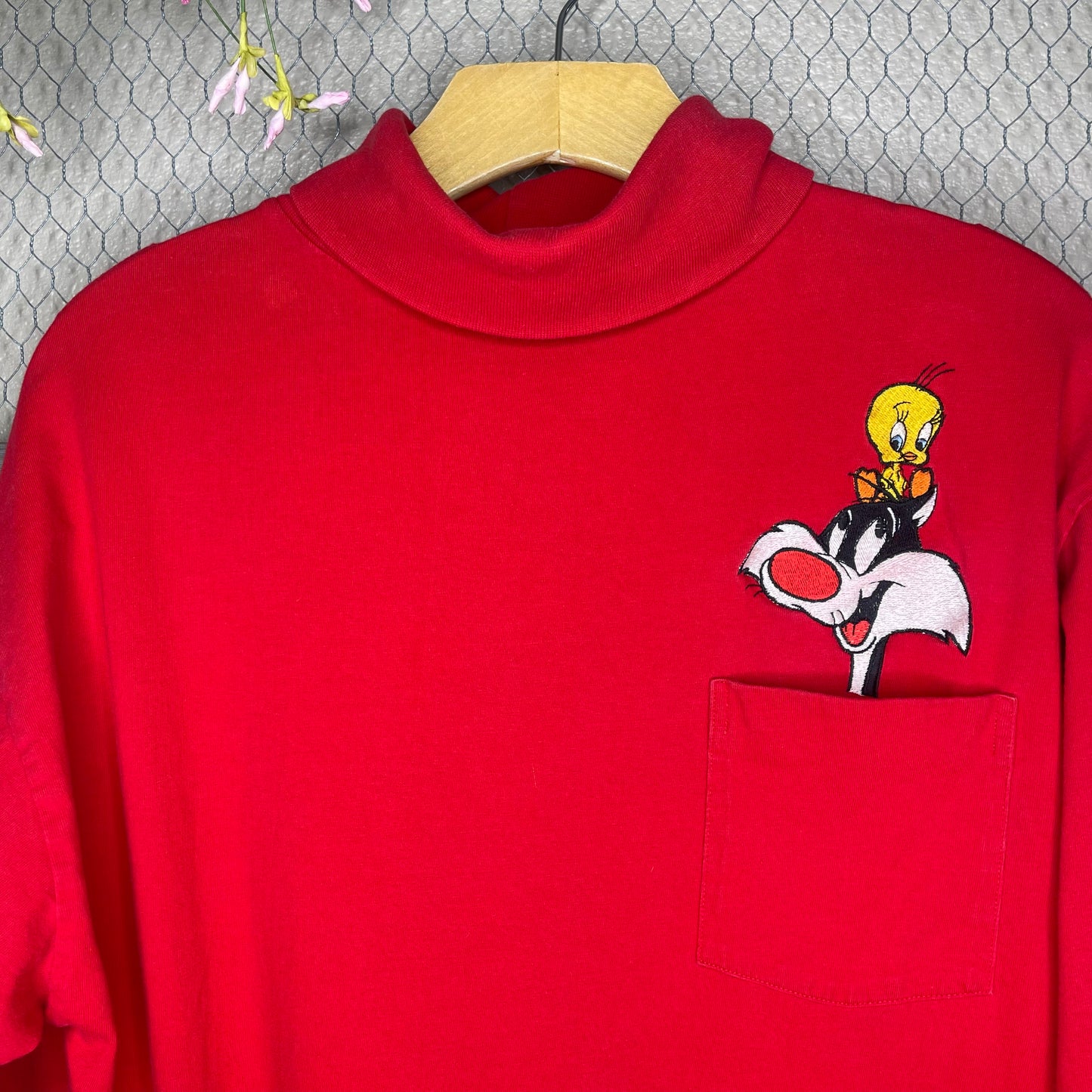 VINTAGE 90’S LOONEY TUNES ACME CLOTHING TURTLENECK