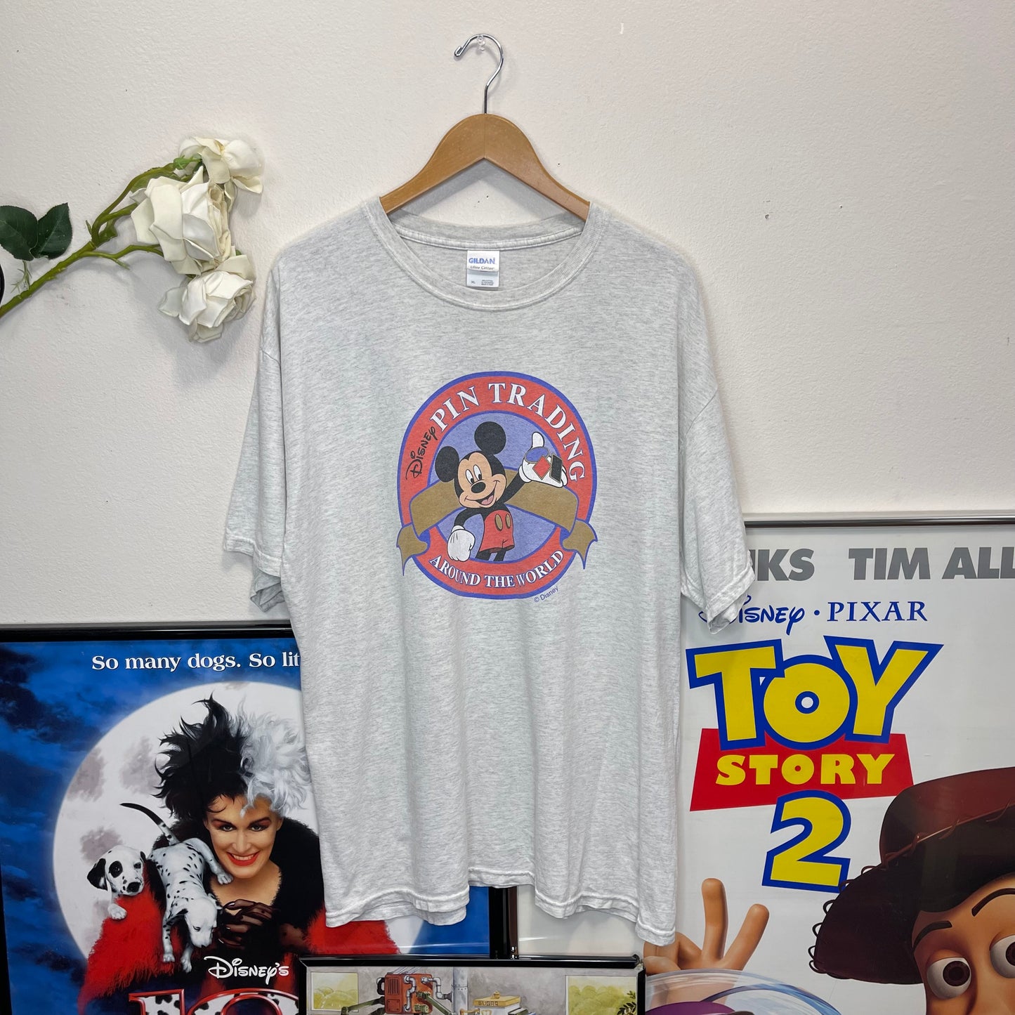 Vintage 90’s Disney Mickey Mouse Pin Trading Around The World T-Shirt
