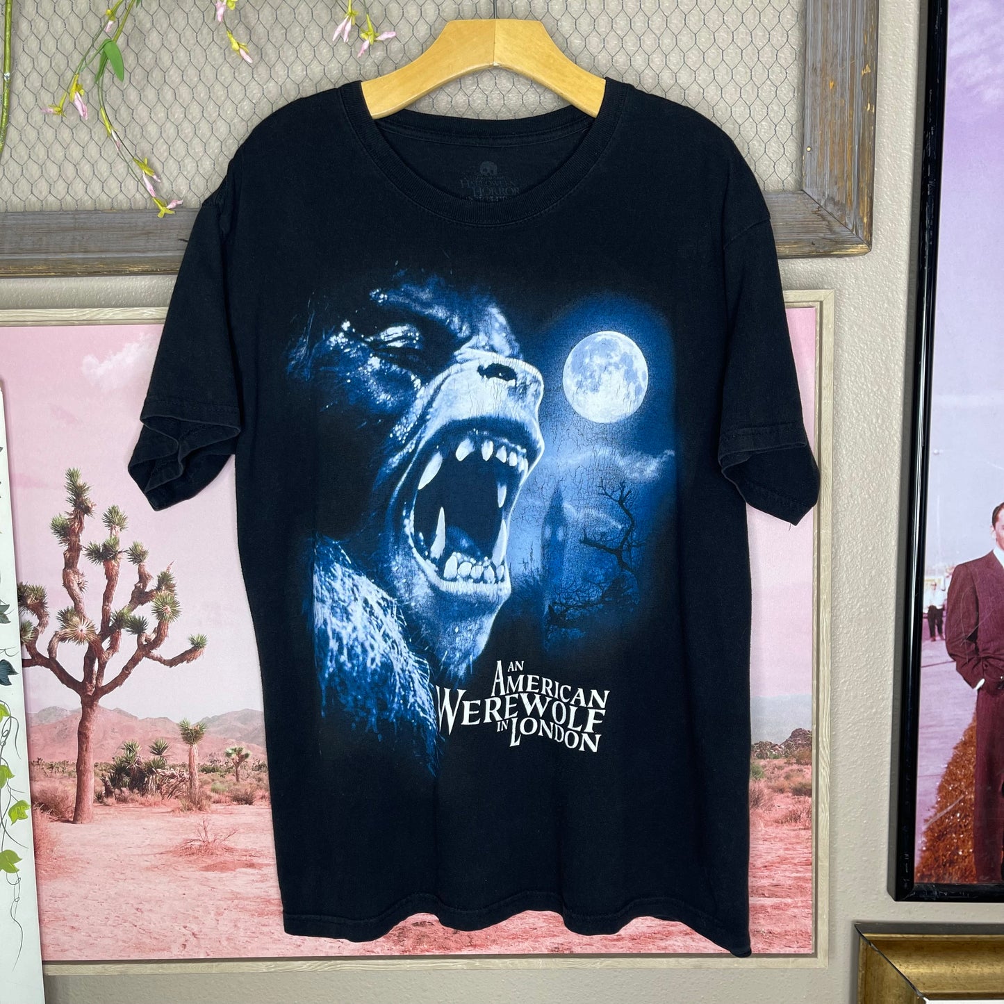 THRIFTED UNIVERSAL STUDIOS HORROR NIGHTS “AN AMERICAN WEREWOLF IN LONDON” T-SHIRT