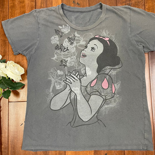 THRIFTED SNOW WHITE TEE