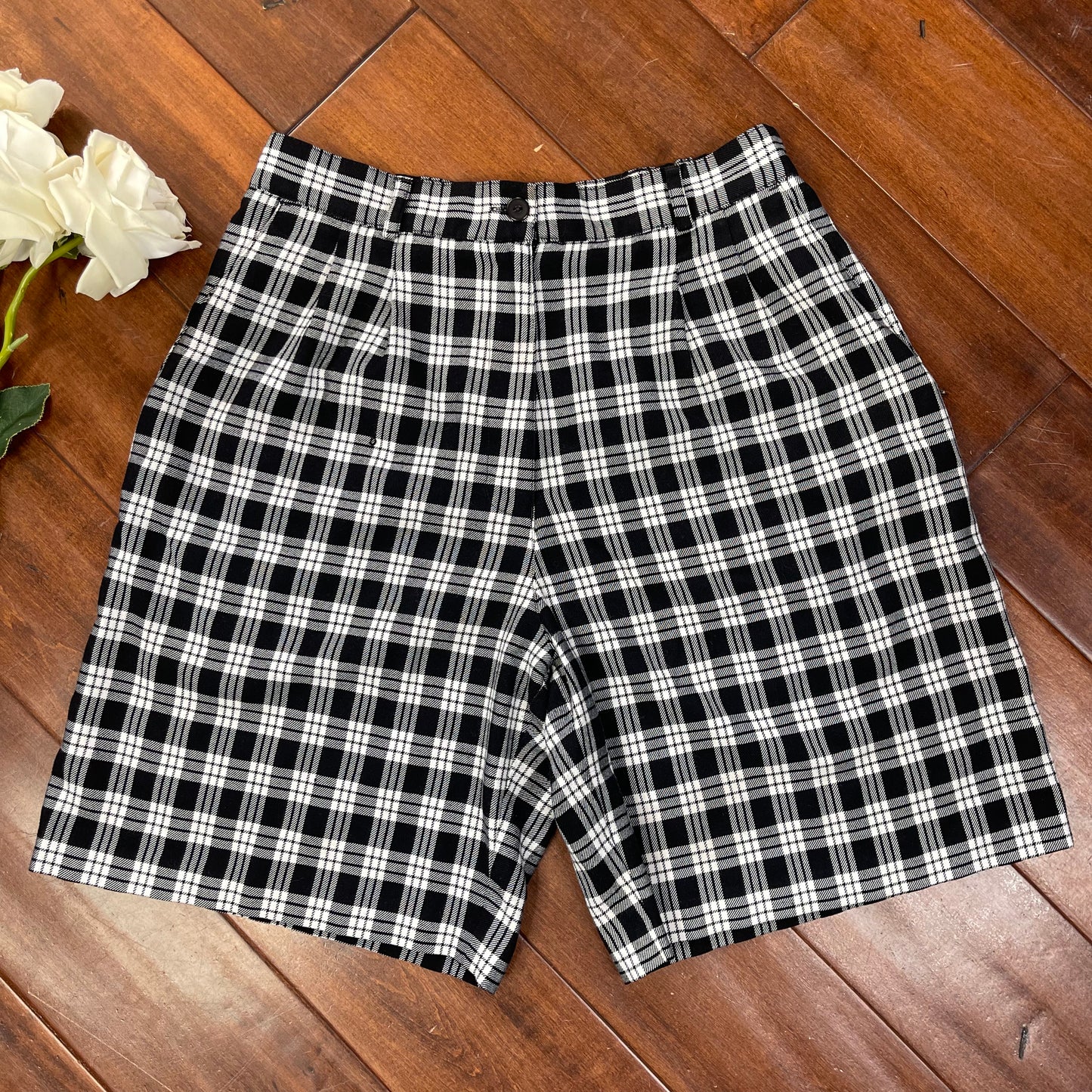 VINTAGE 90’S PLAID HIGH-WAISTED SHORTS