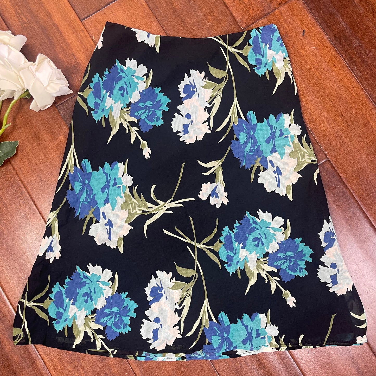 THRIFTED Y2K INSPIRED FLORAL MID SKIRT