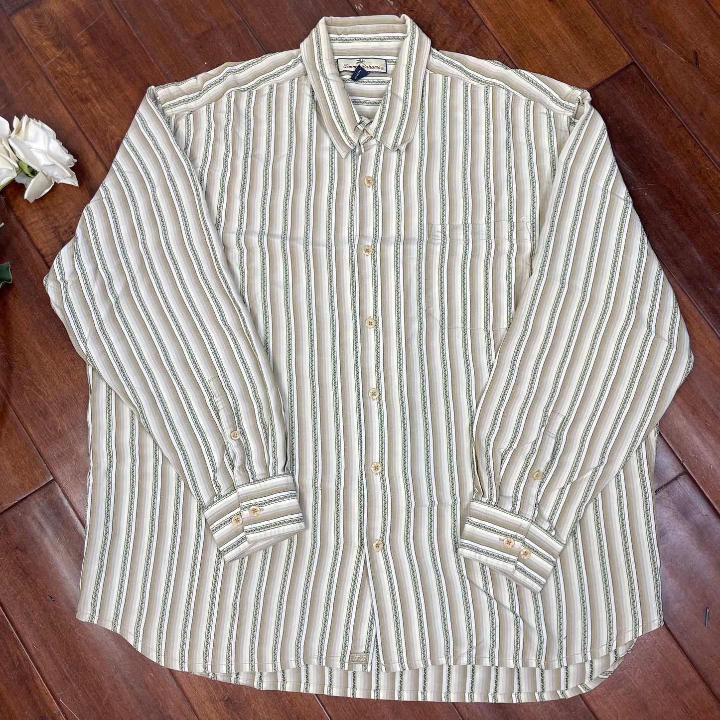 THRIFTED TOMMY BAHAMA BUTTON-UP