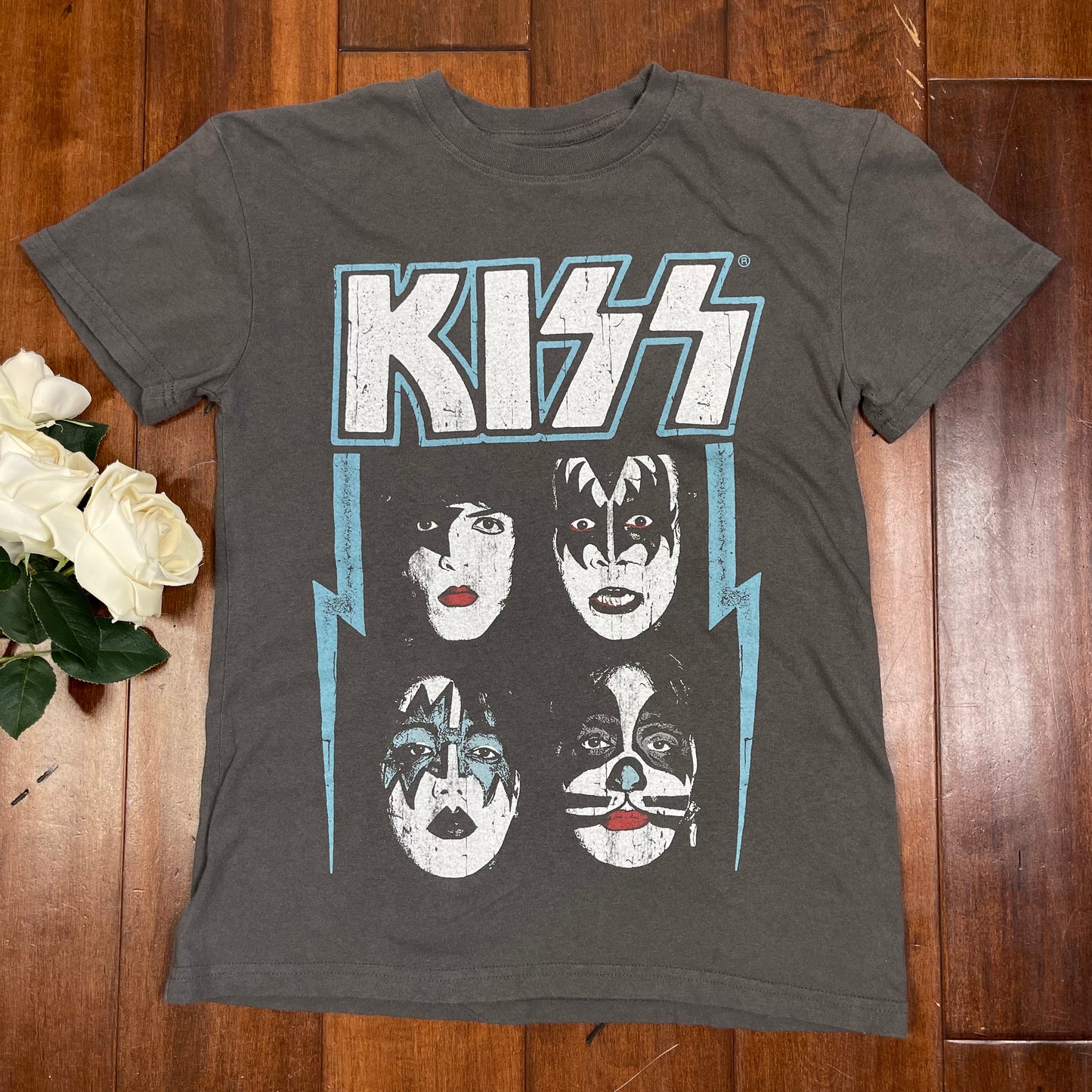 THRIFTED KISS TEE