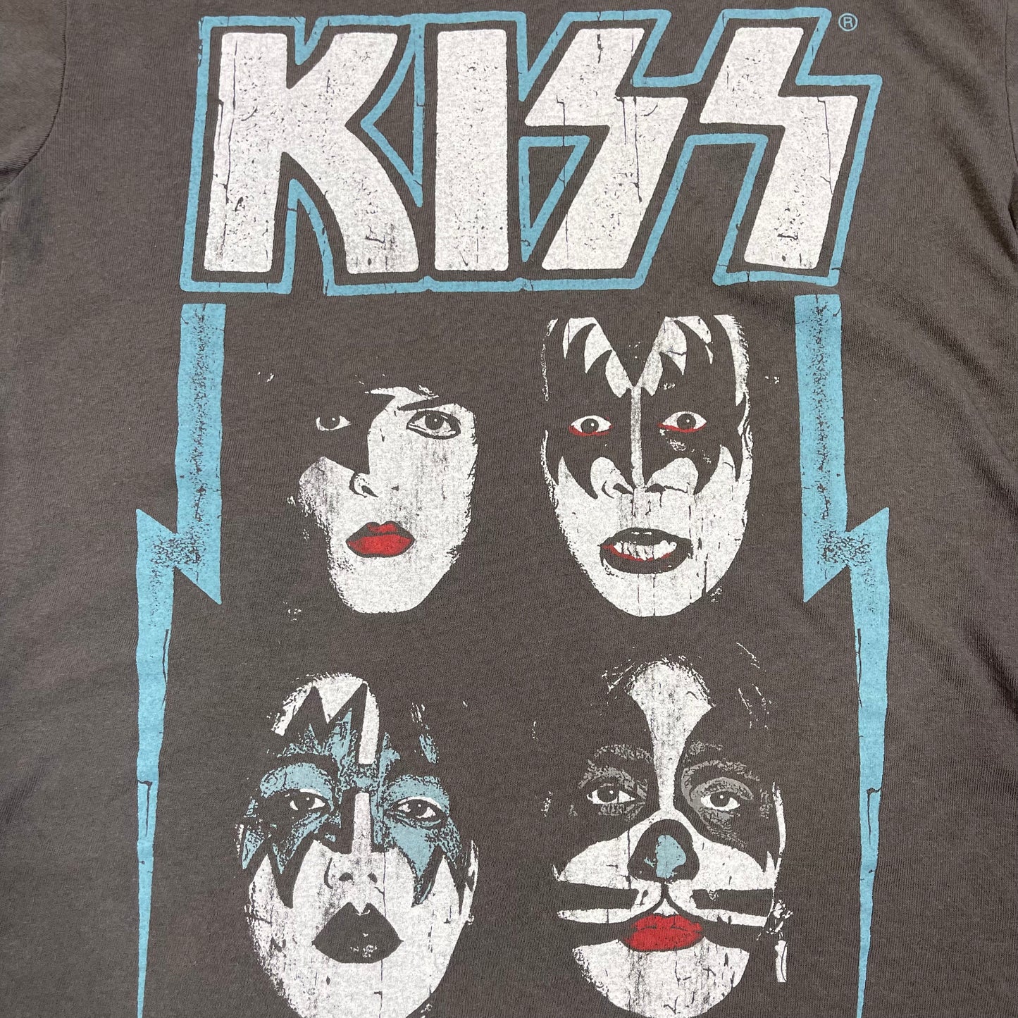 THRIFTED KISS TEE