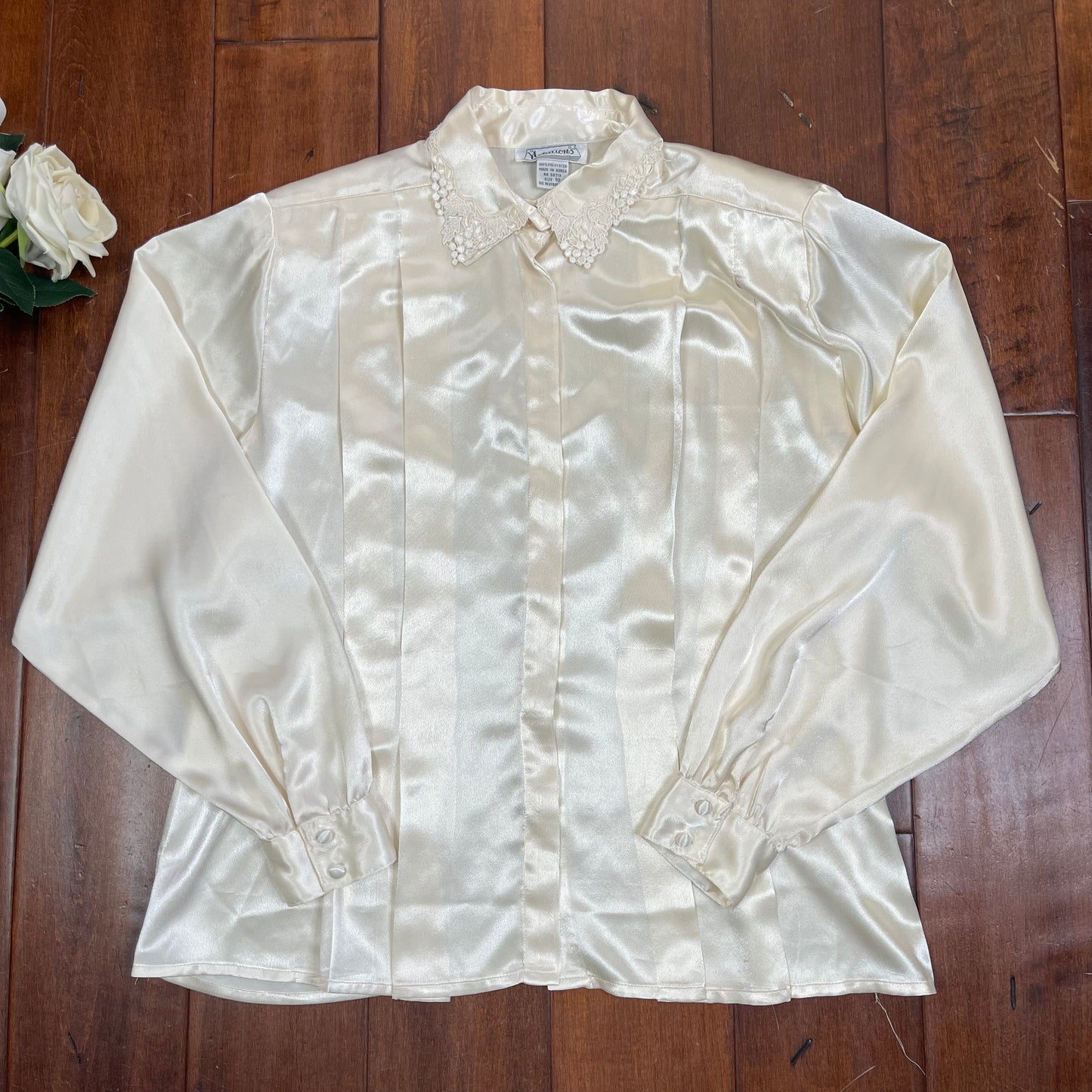 VINTAGE VICTORIAN STYLE BUTTON-UP