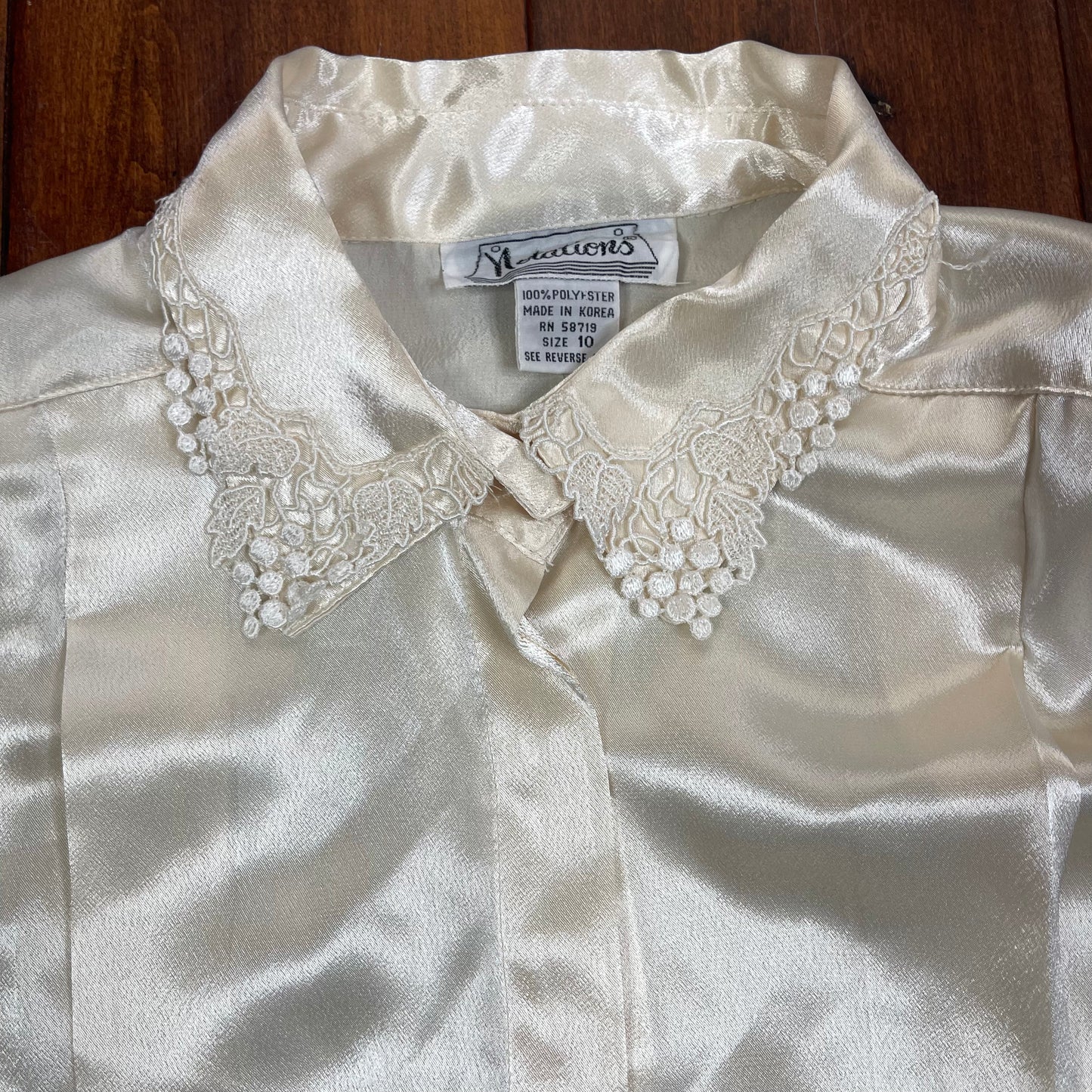 VINTAGE VICTORIAN STYLE BUTTON-UP