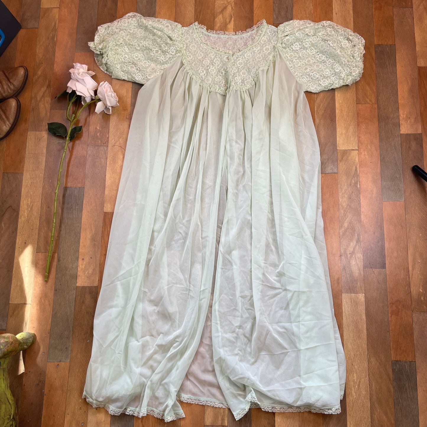 VINTAGE 60’S RUFFLED SHOULDER NIGHTGOWN