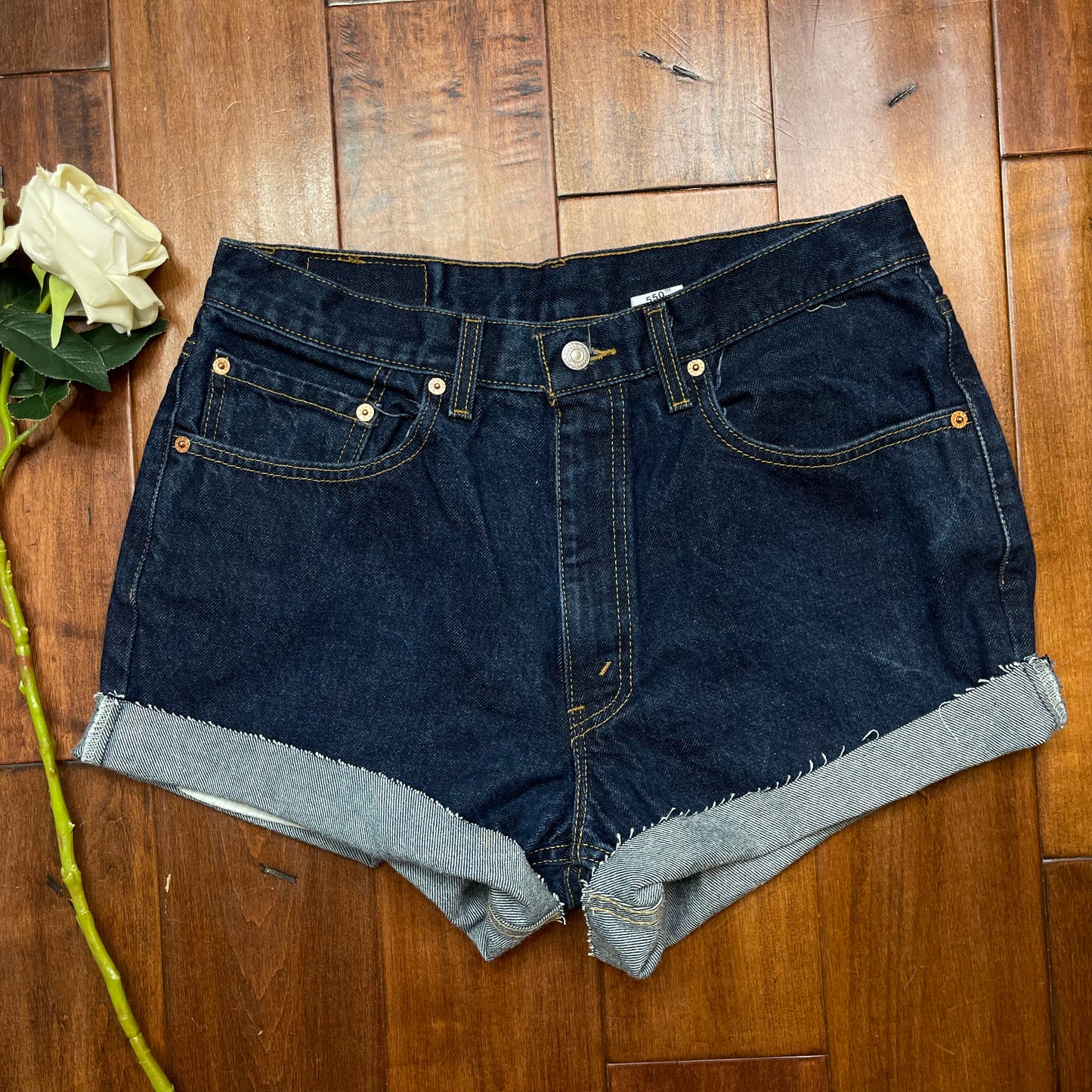 VINTAGE LEVIS HIGH-WAISTED SHORTS
